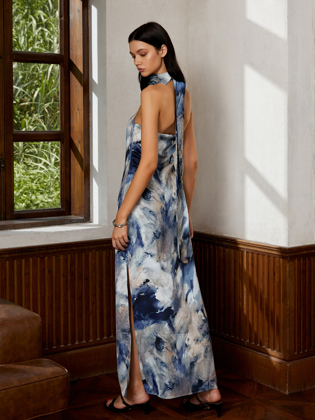 Clara | Glamouröses Maxikleid mit Halter-Ausschnitt und Tie-Dye-Design