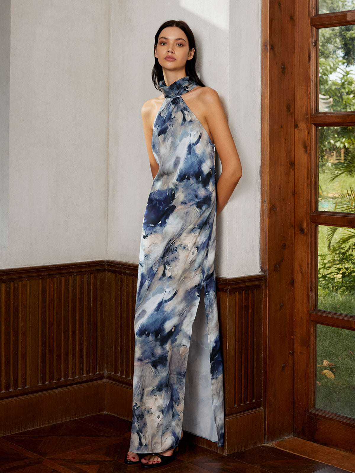 Clara | Glamouröses Maxikleid mit Halter-Ausschnitt und Tie-Dye-Design