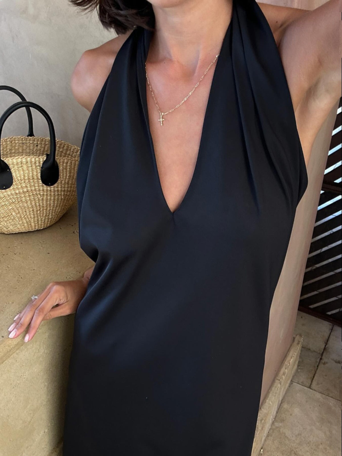 Clara | Elegantes Halterbacken-Satin-Maxikleid