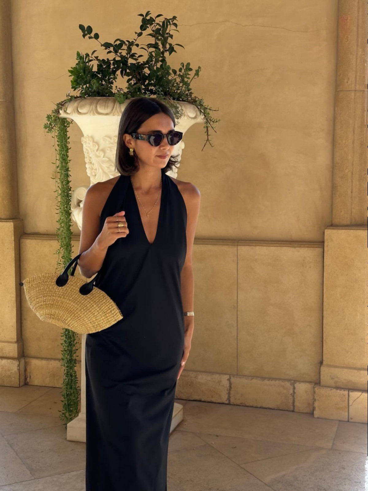 Clara | Elegantes Halterbacken-Satin-Maxikleid