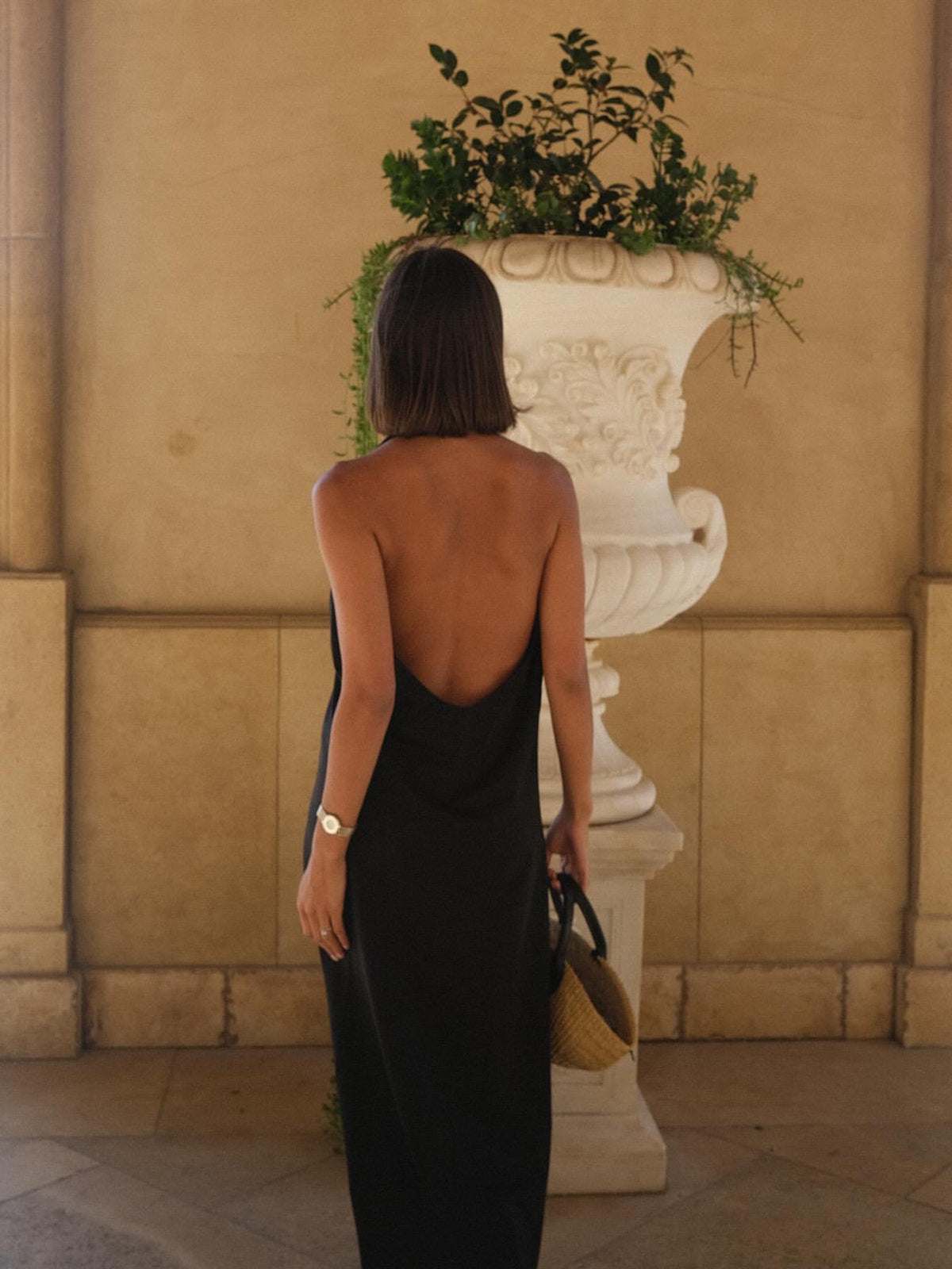 Clara | Elegantes Halterbacken-Satin-Maxikleid