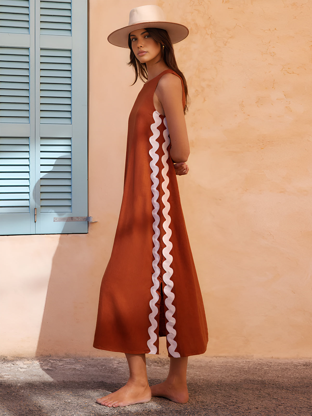 Romantisches Kleid | Ärmelloses Split-Kleid mit Kontrastbesatz