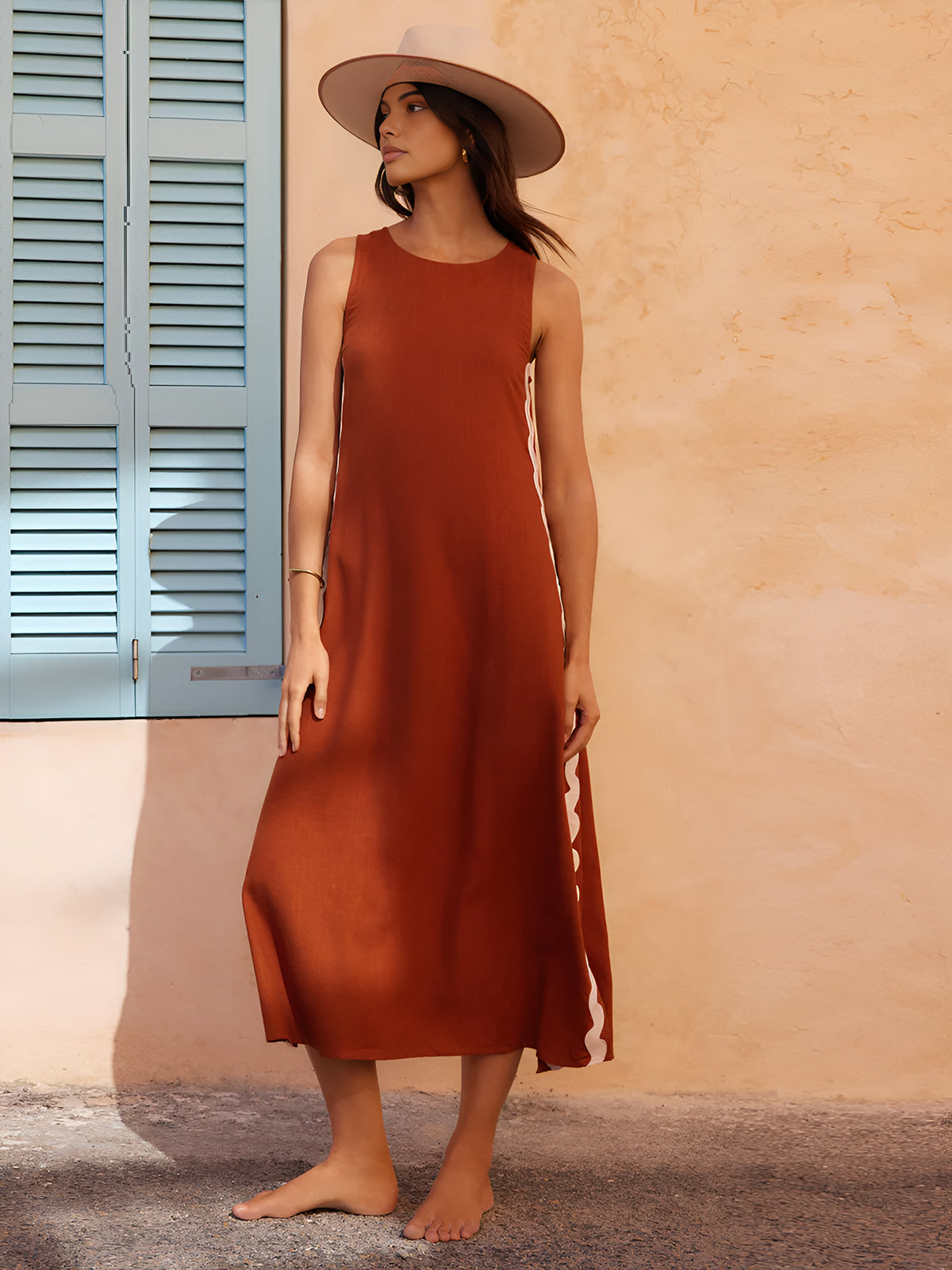 Romantisches Kleid | Ärmelloses Split-Kleid mit Kontrastbesatz