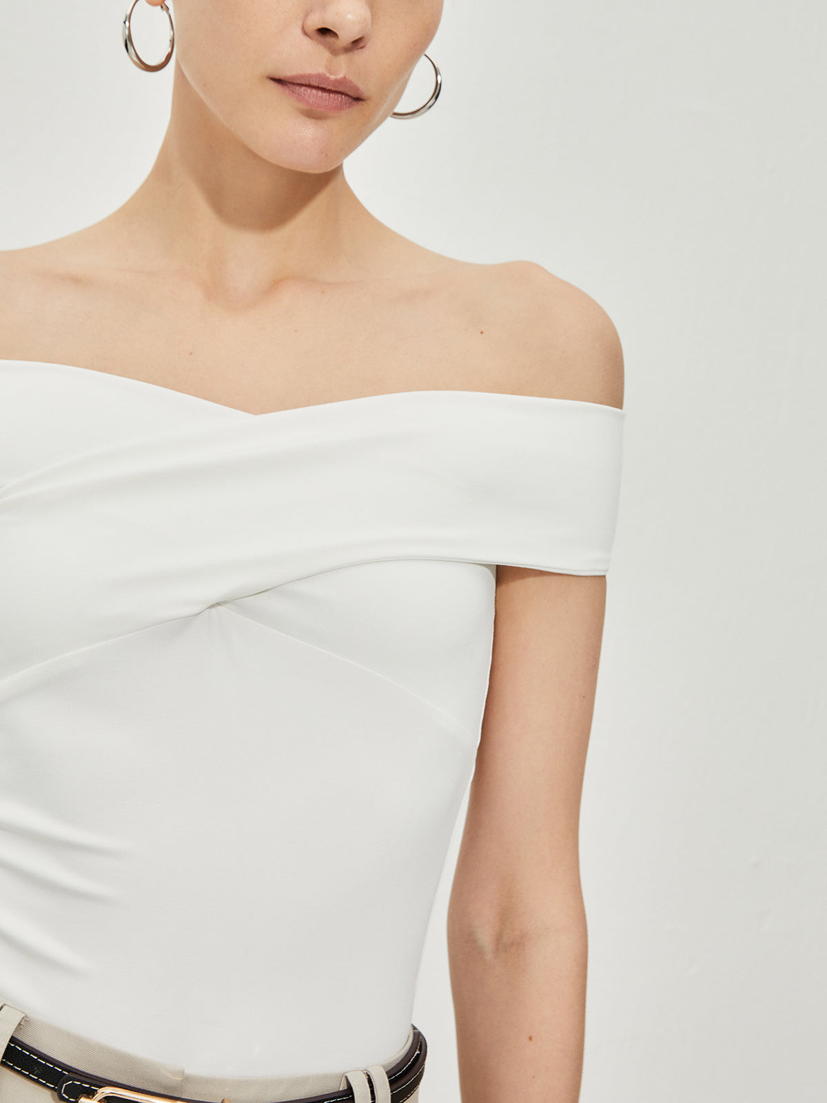 Marie | Elegantes Off-Shoulder T-Shirt