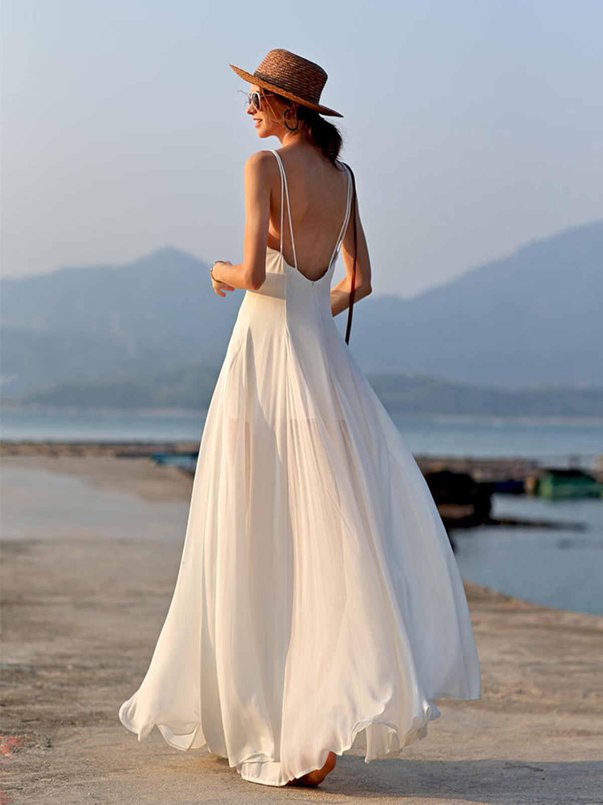 Oskar | Elegantes Maxikleid mit V-Ausschnitt und Rückenausschnitt