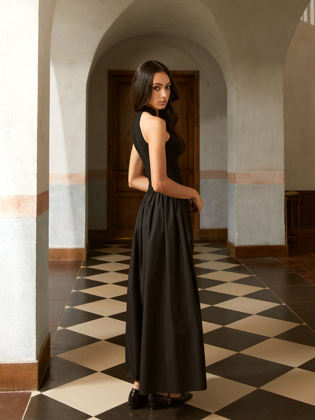 Clara | Asymmetrisches Schulterkleid mit Falten und Taschen
