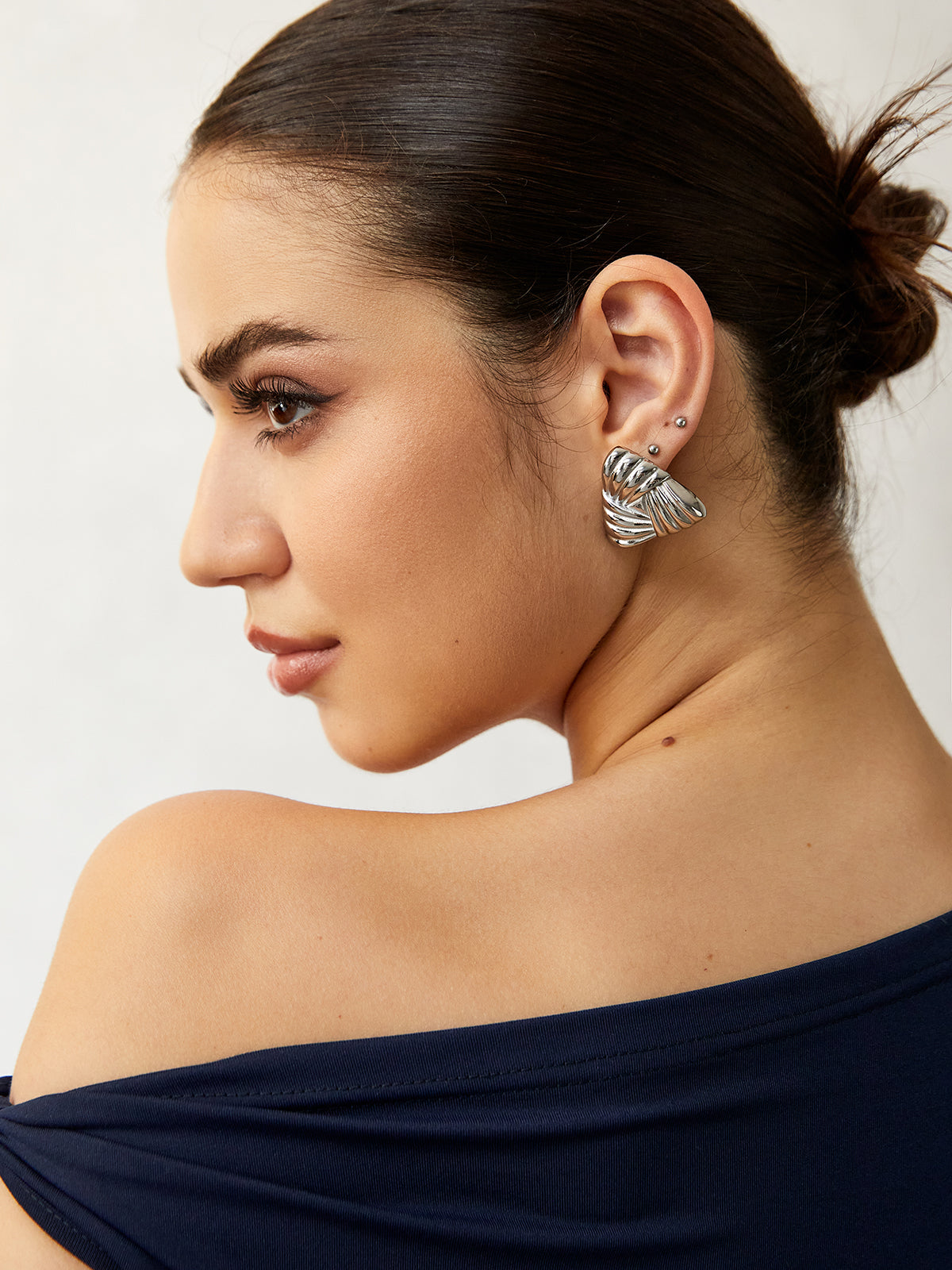 Max | Elegante geflochtene Dreiecks-Ohrringe