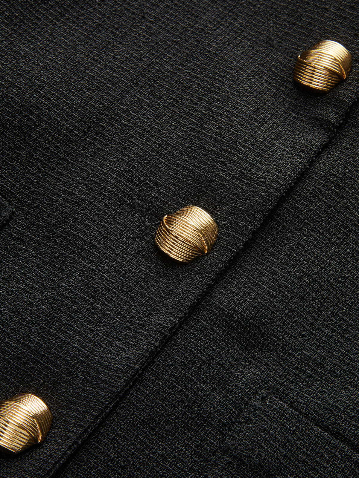 Eleganz und Komfort | Pockets Golden Button Weste