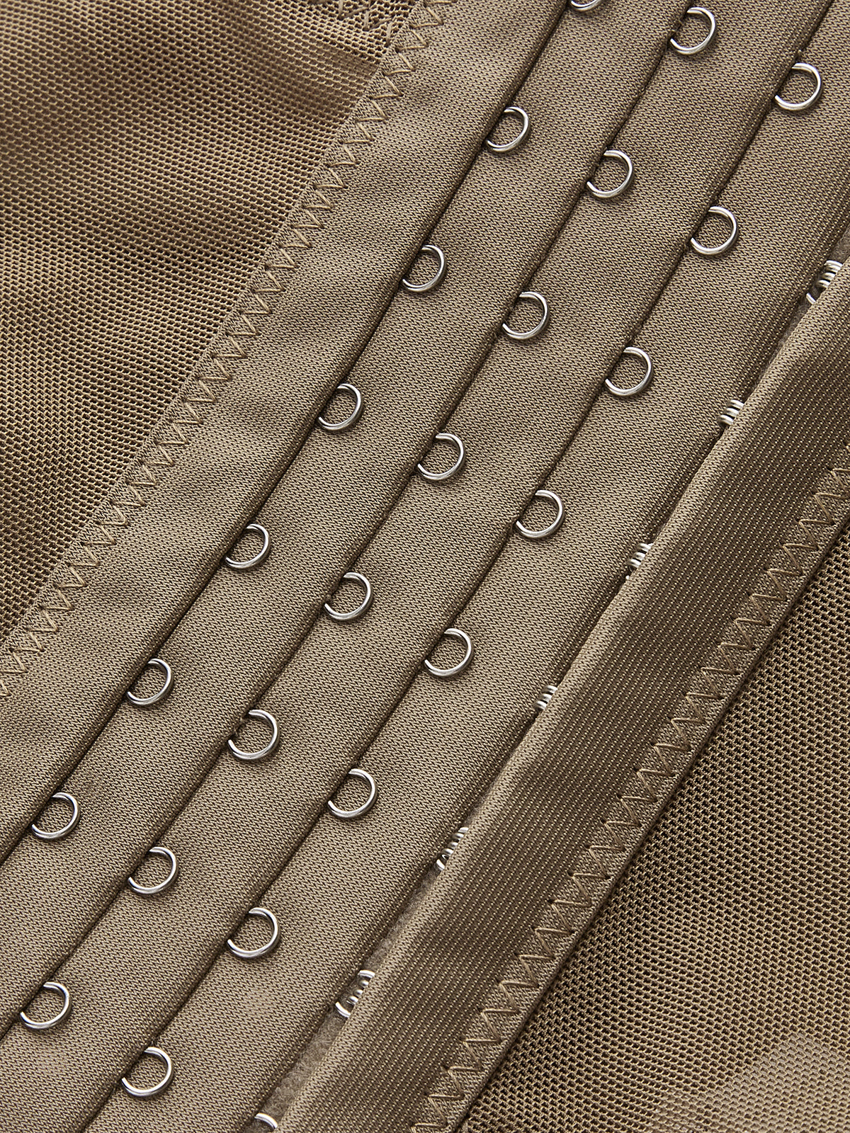 Maxima | Verführerisches Mesh-Korsett mit Metallkette