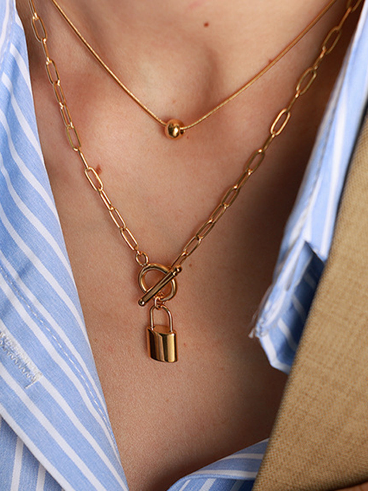 Mia | Elegante Halskette mit goldenem Vorhängeschloss