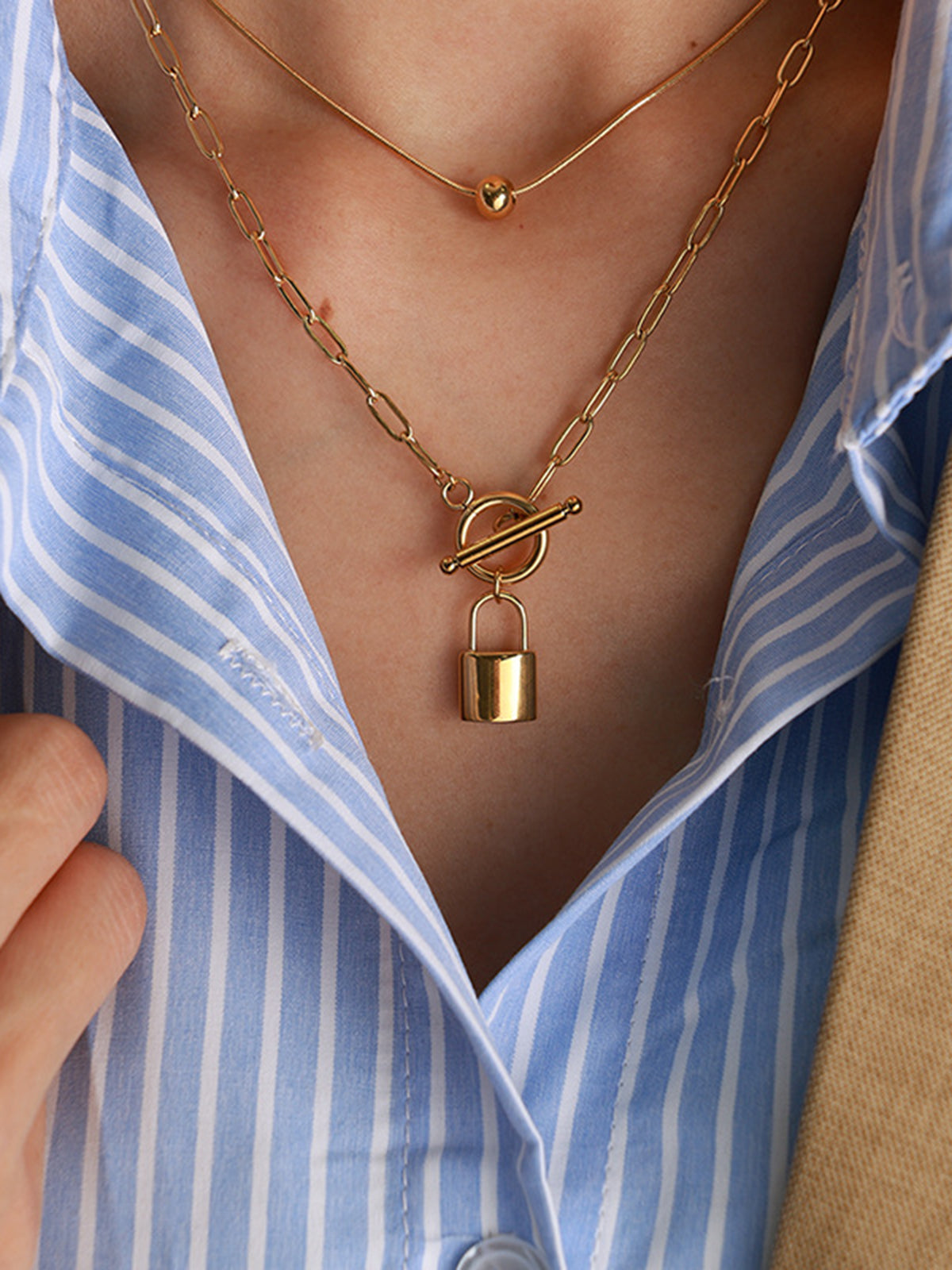 Mia | Elegante Halskette mit goldenem Vorhängeschloss