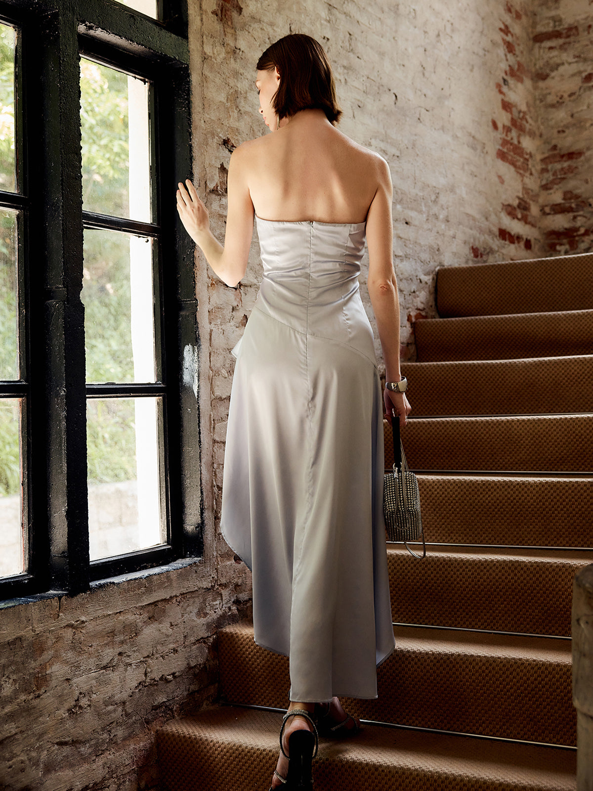 Sophia | Elegantes Trägerloses Kleid mit asymmetrischer Rüsche