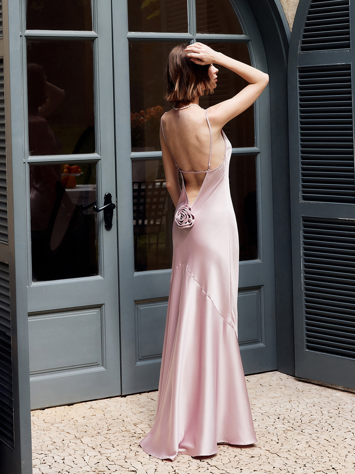 Glamouröse Eleganz | Rosette Falten Maxi Kleid mit Rückenfreiem Schnitt