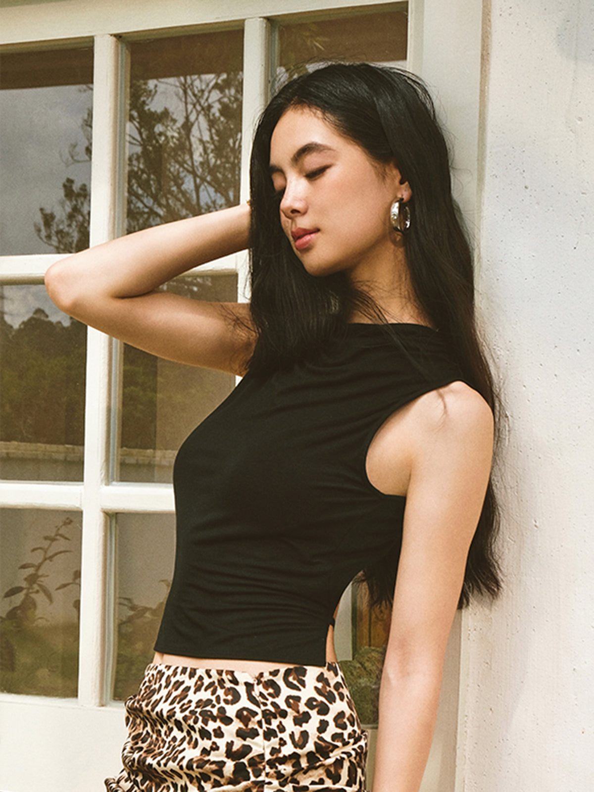 Laura | Rückenfreies Golden Button Top