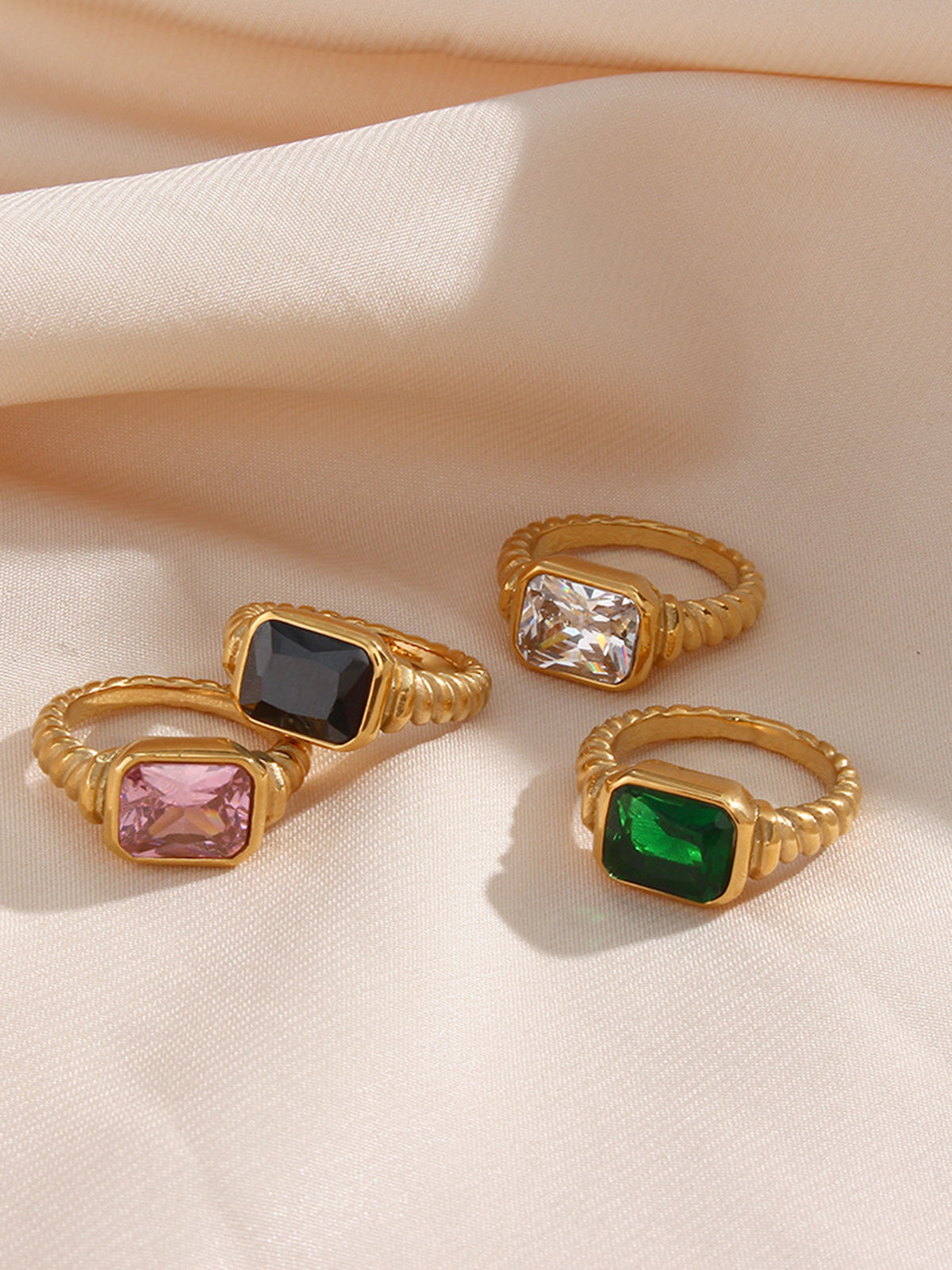 Maximilian | Spiralförmiger Edelstahlring mit Zirkon