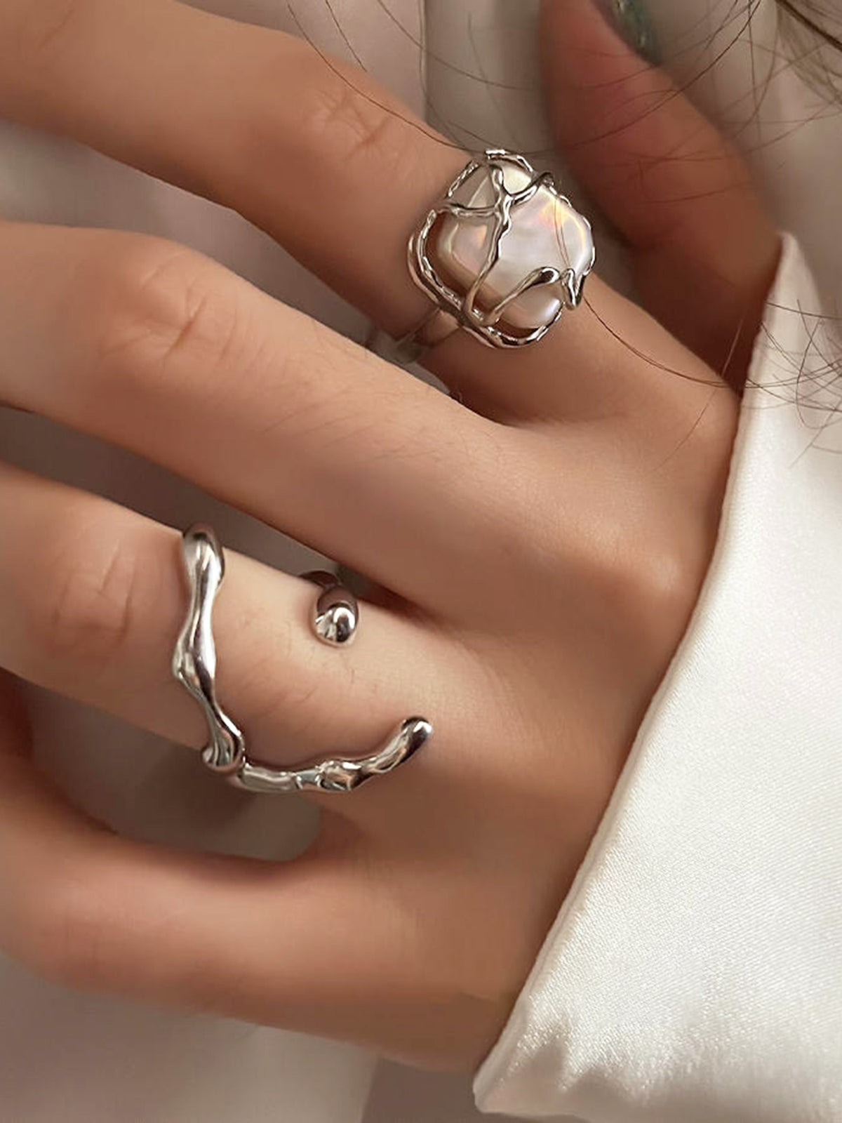 Clara | Minimalistischer Vollmond-Perlenring