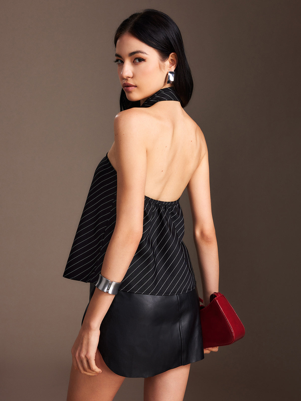 Leon | Elegantes Haltertop mit Streifen und Rückenfreiheit