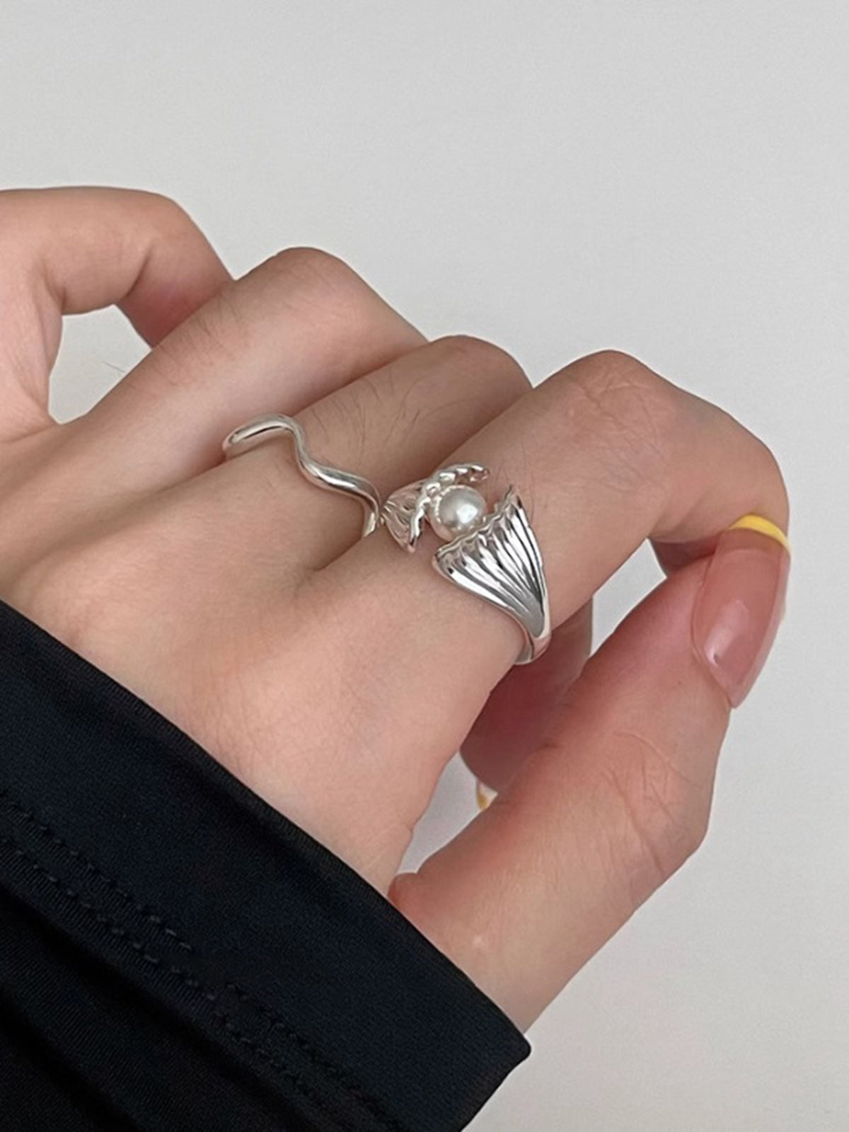 Clara | Eleganter Ring mit Perle in Muschel
