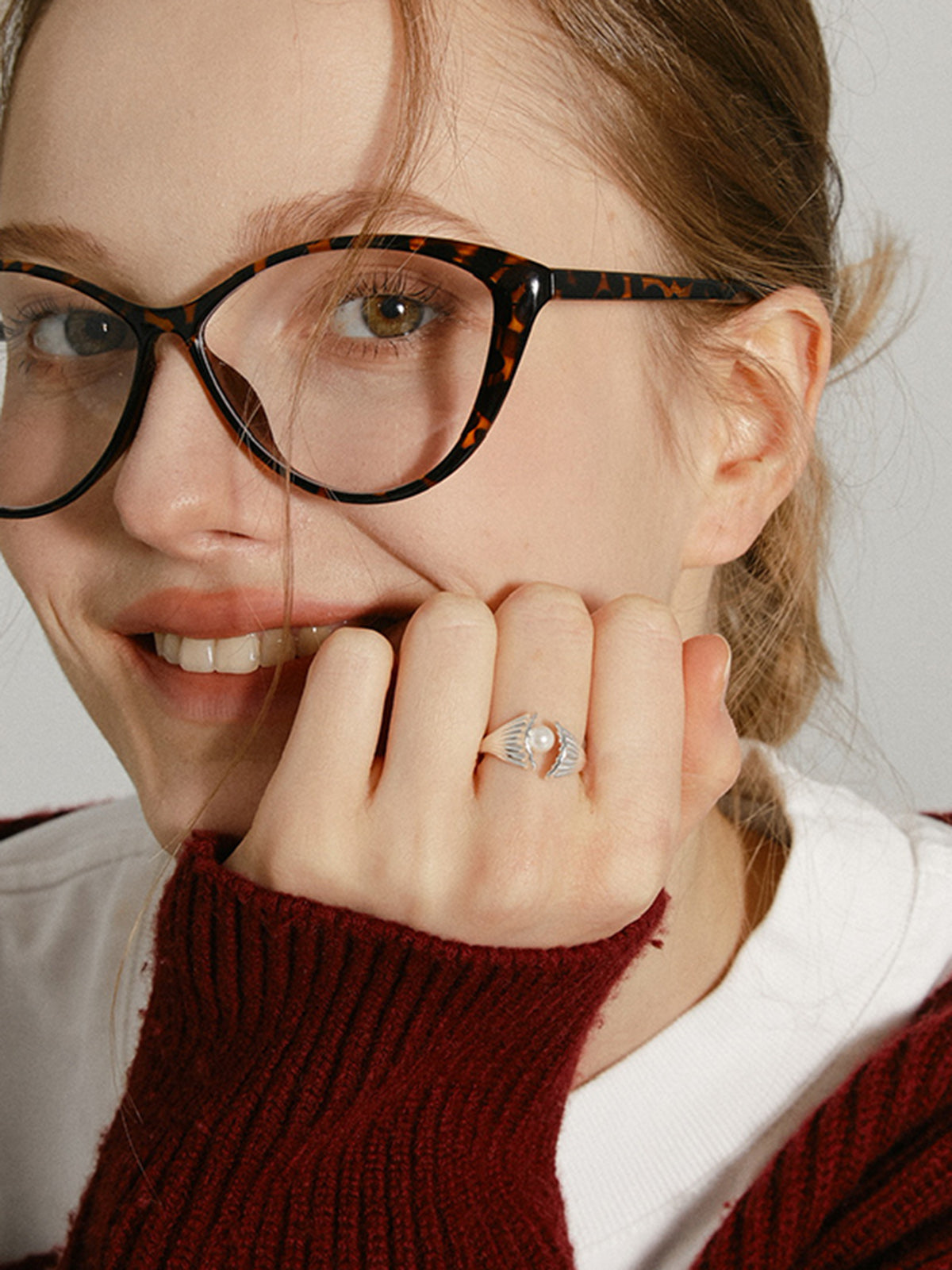 Clara | Eleganter Ring mit Perle in Muschel