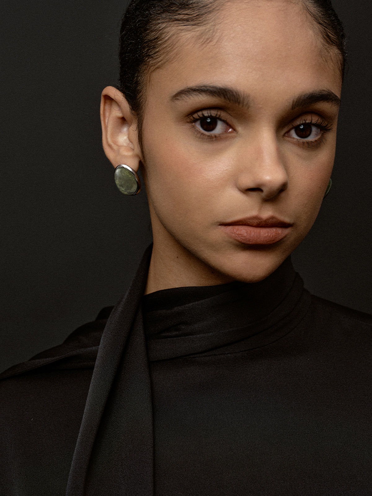 Maja | Spectrolite Ohrringe in Moosgrün