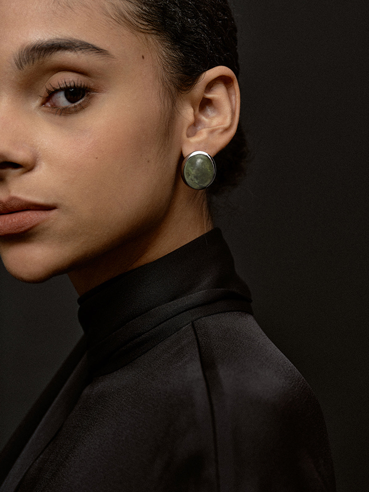 Maja | Spectrolite Ohrringe in Moosgrün