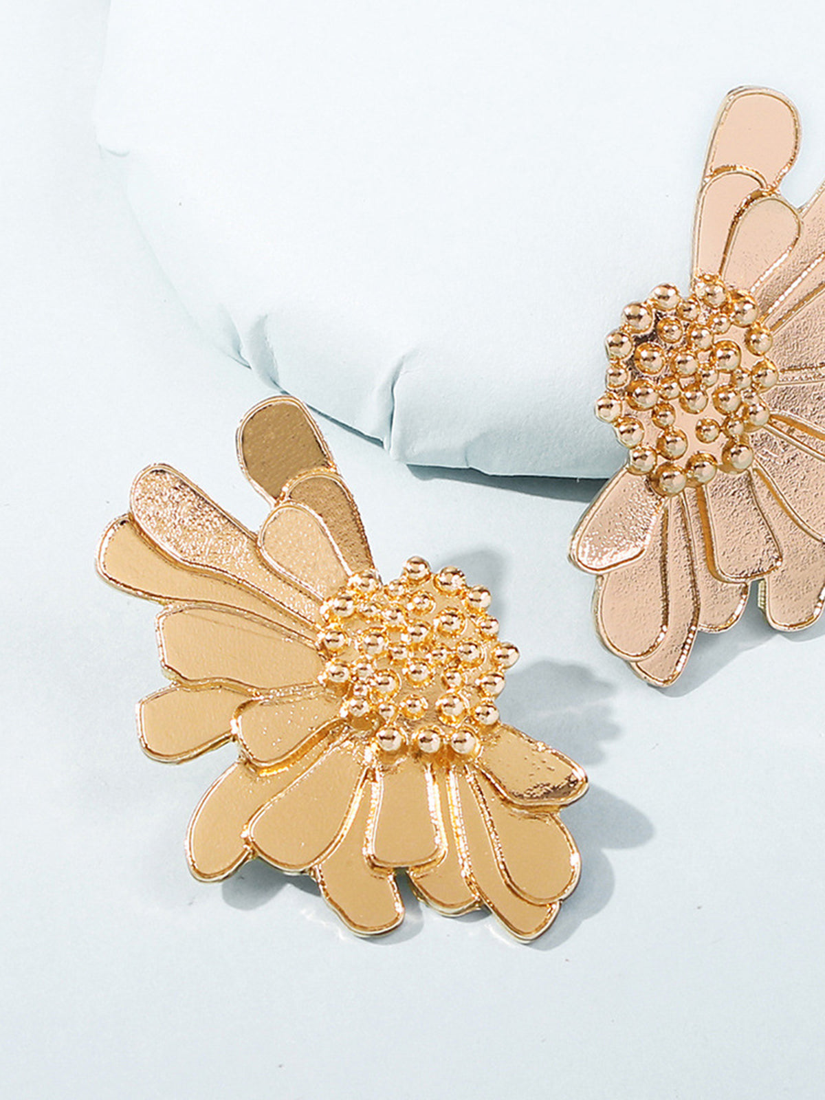 Clara | Bezaubernde Retro-Blumenohrringe