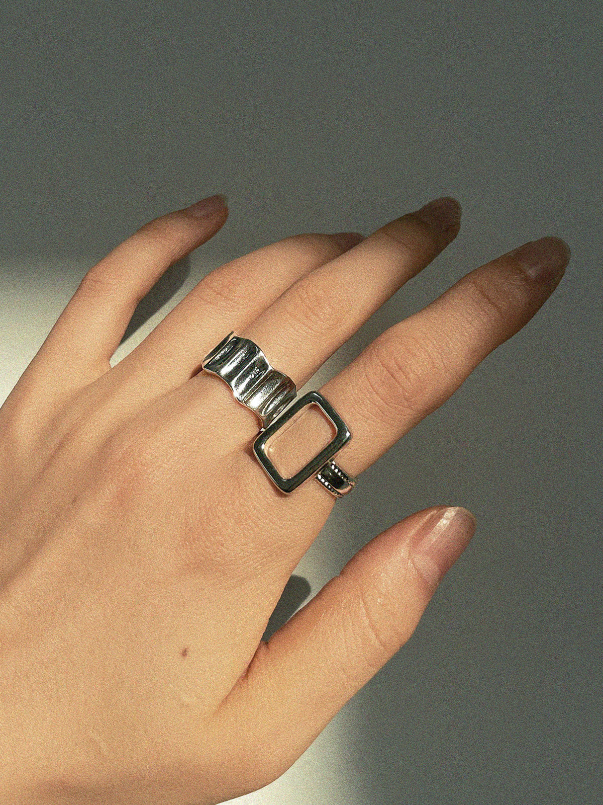 Lena | Geometrischer Silberner Ring mit Rillen