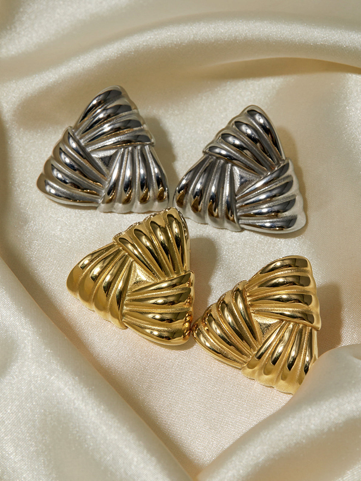 Max | Elegante geflochtene Dreiecks-Ohrringe