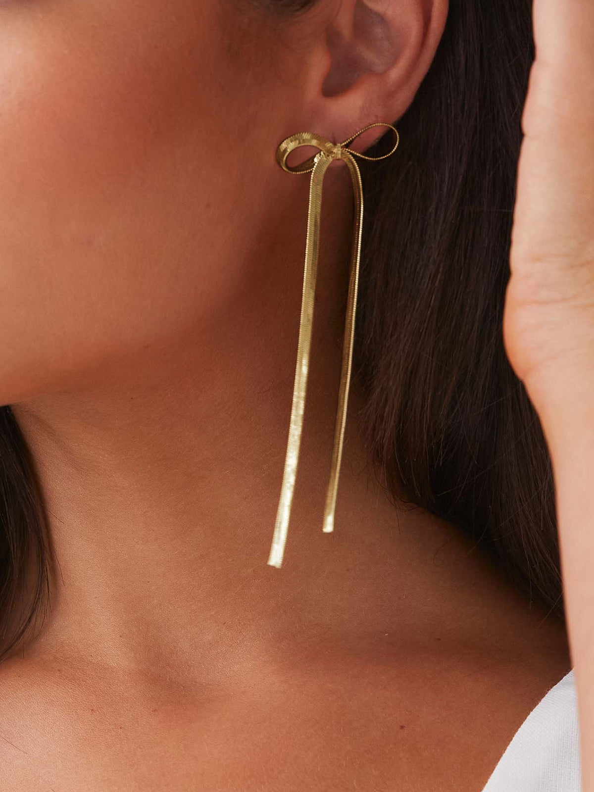 Lisa | Funkelnde Metallband-Schleifenohrringe