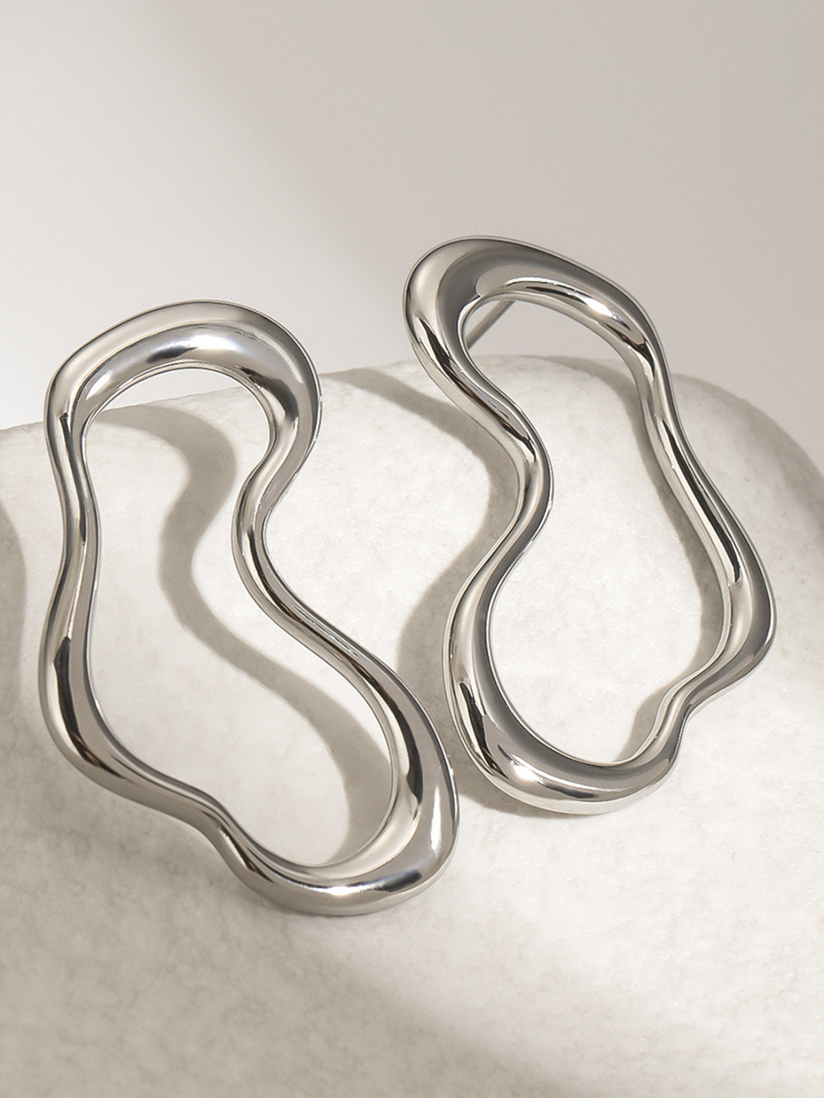 Johanna | Unregelmäßige Metall-Stift-Ohrringe