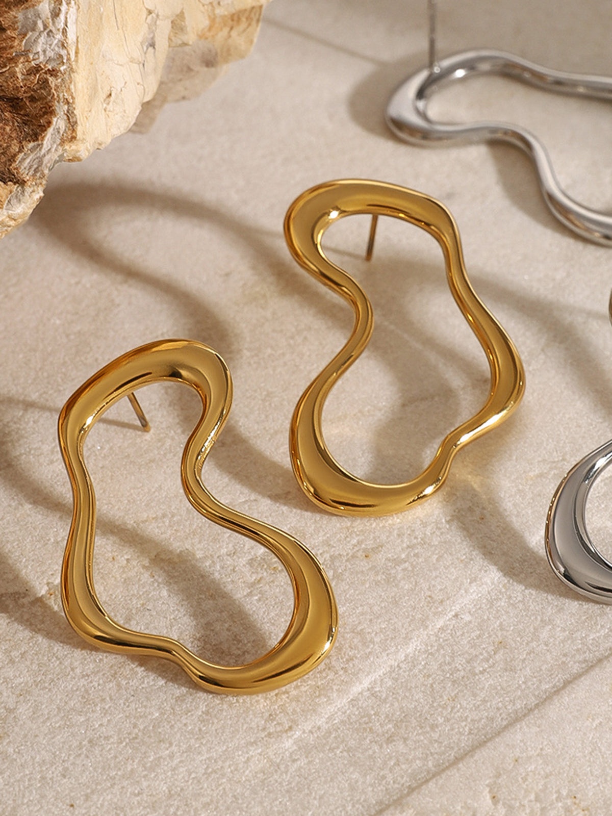 Johanna | Unregelmäßige Metall-Stift-Ohrringe