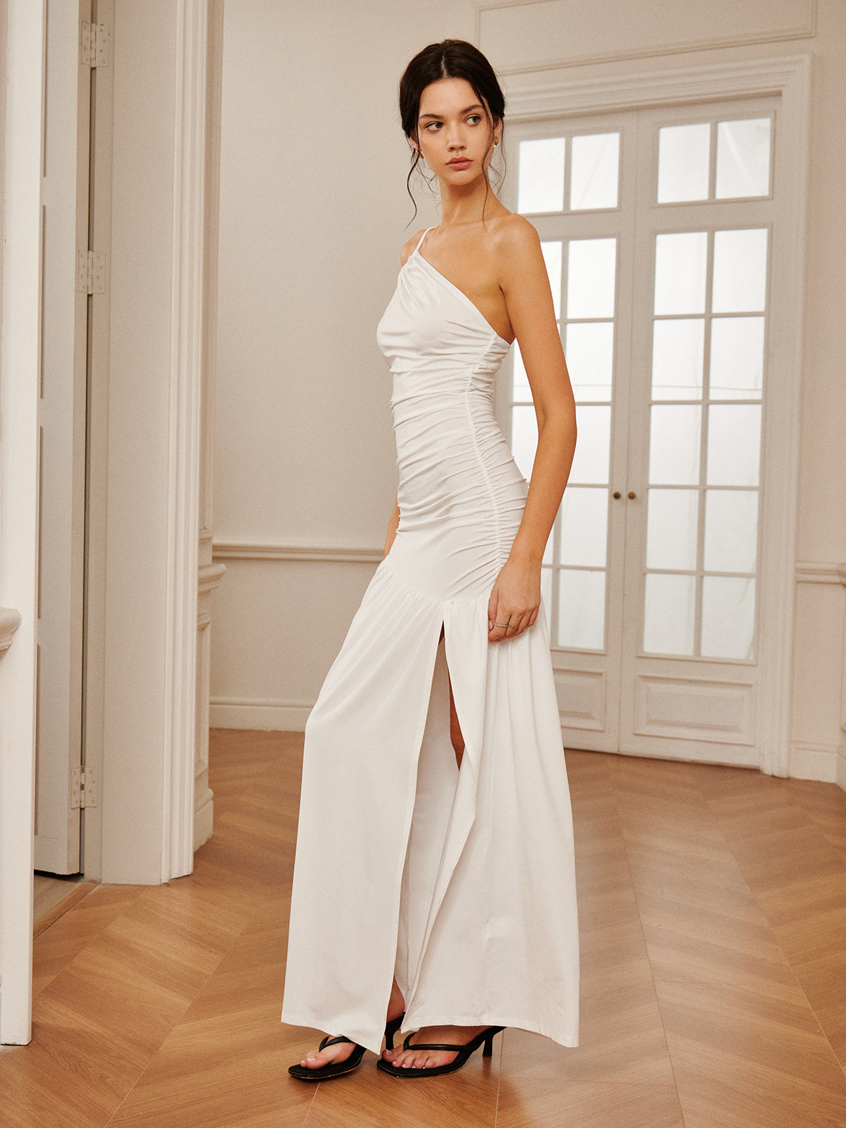 Lena | Elegantes Faltenkleid mit einem Schulterträger