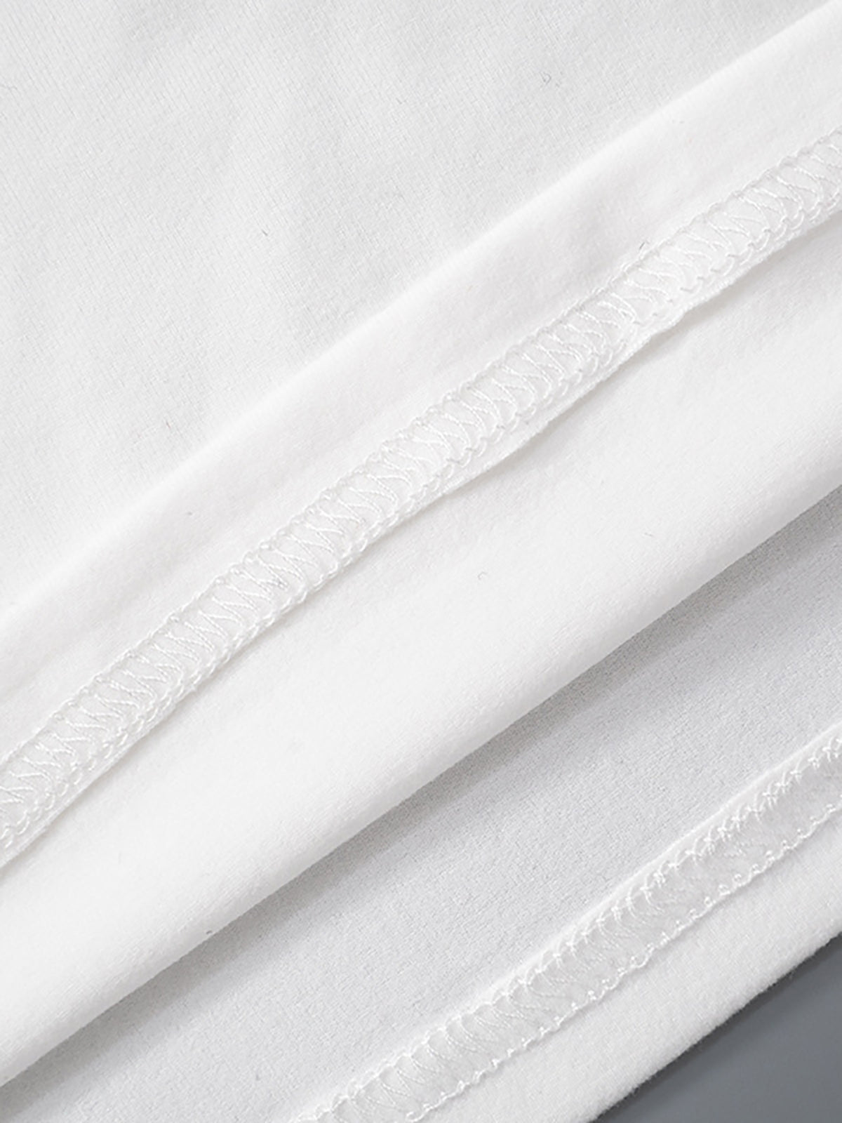 Clara | Verspieltes asymmetrisches schulterfreies T-Shirt mit Schleife