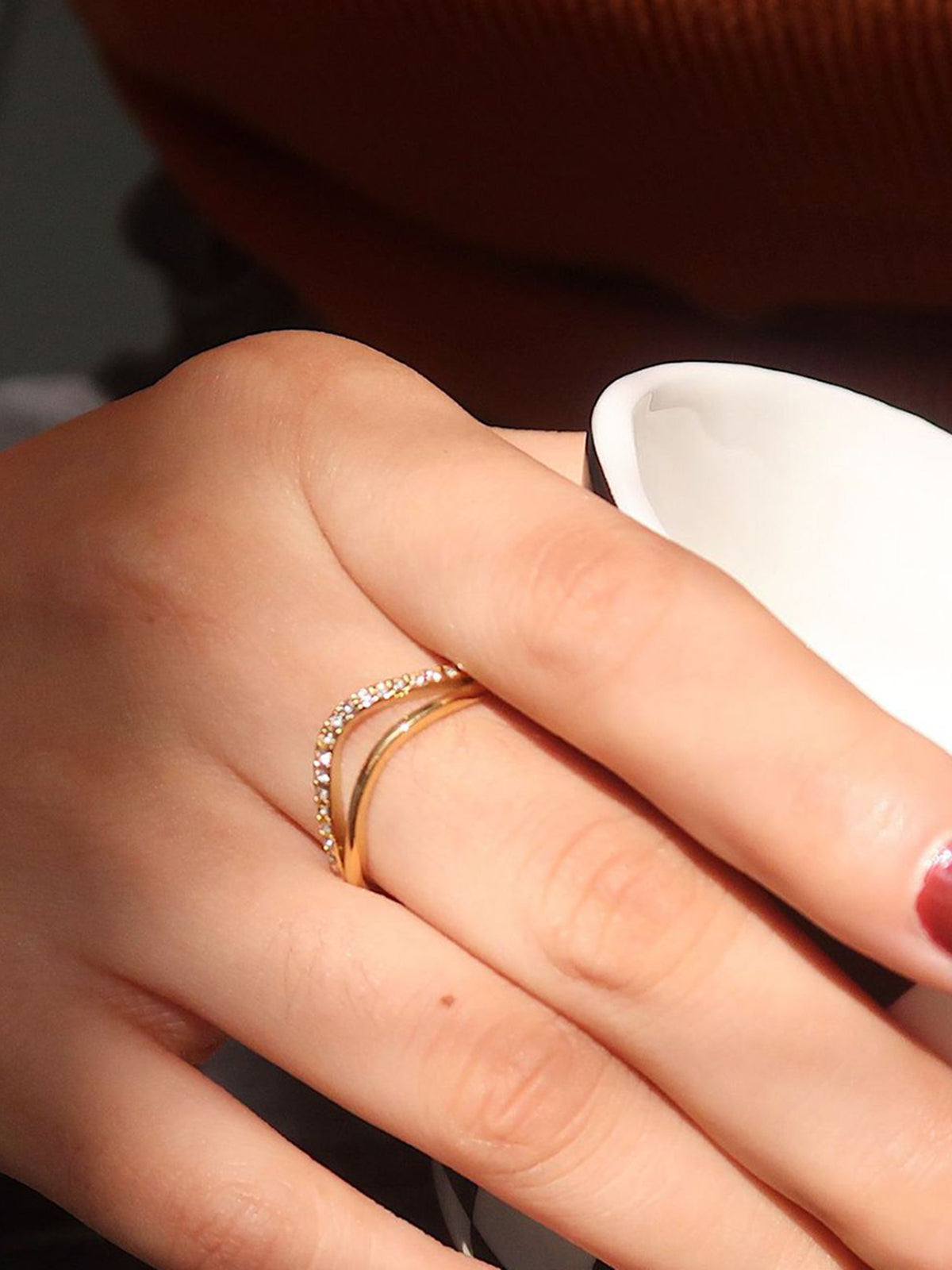 Max Ring | Glänzender Wellenring mit Diamanten