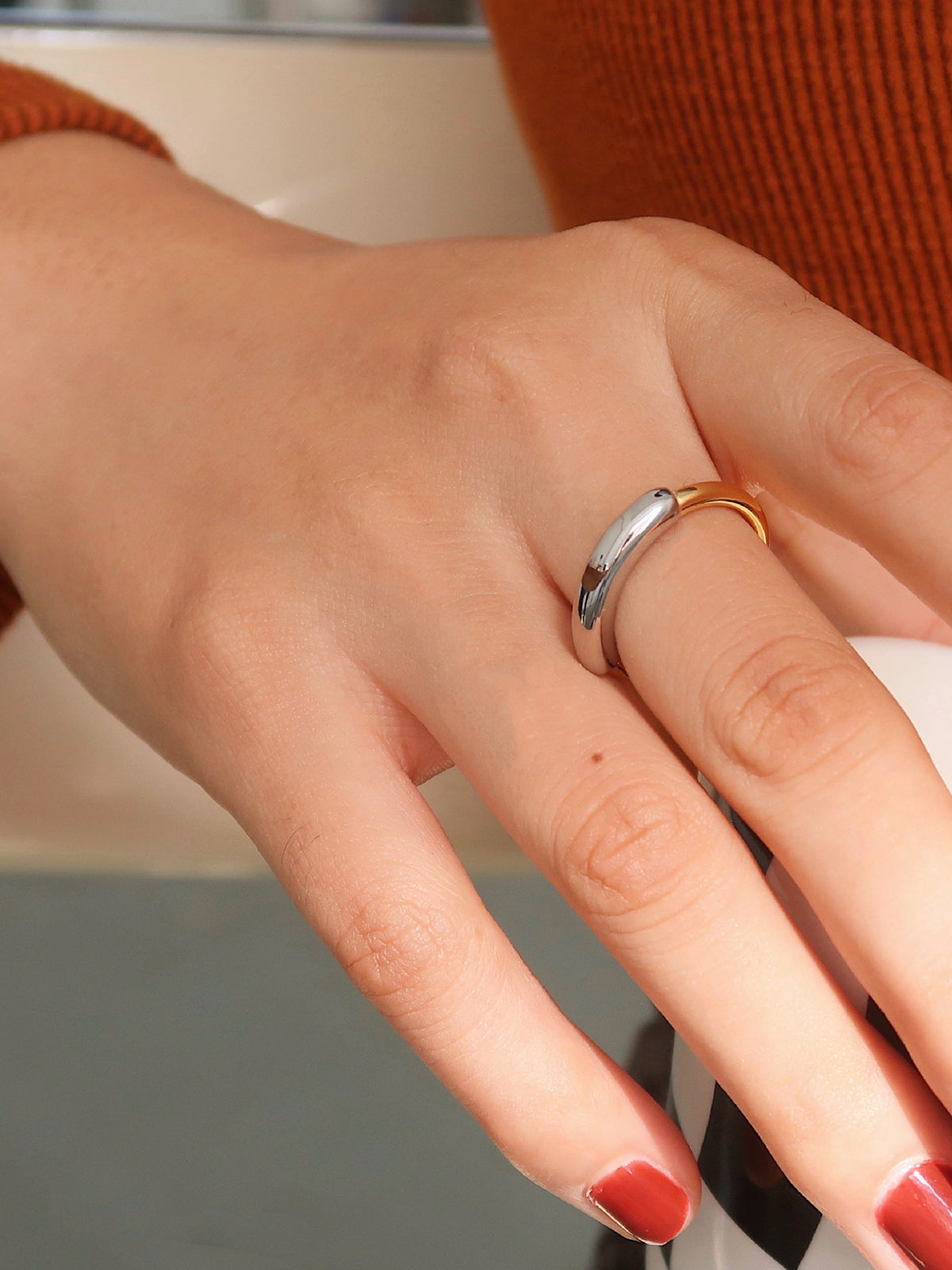 Laura | Glänzender Zwei-Ton-Hoop-Ring