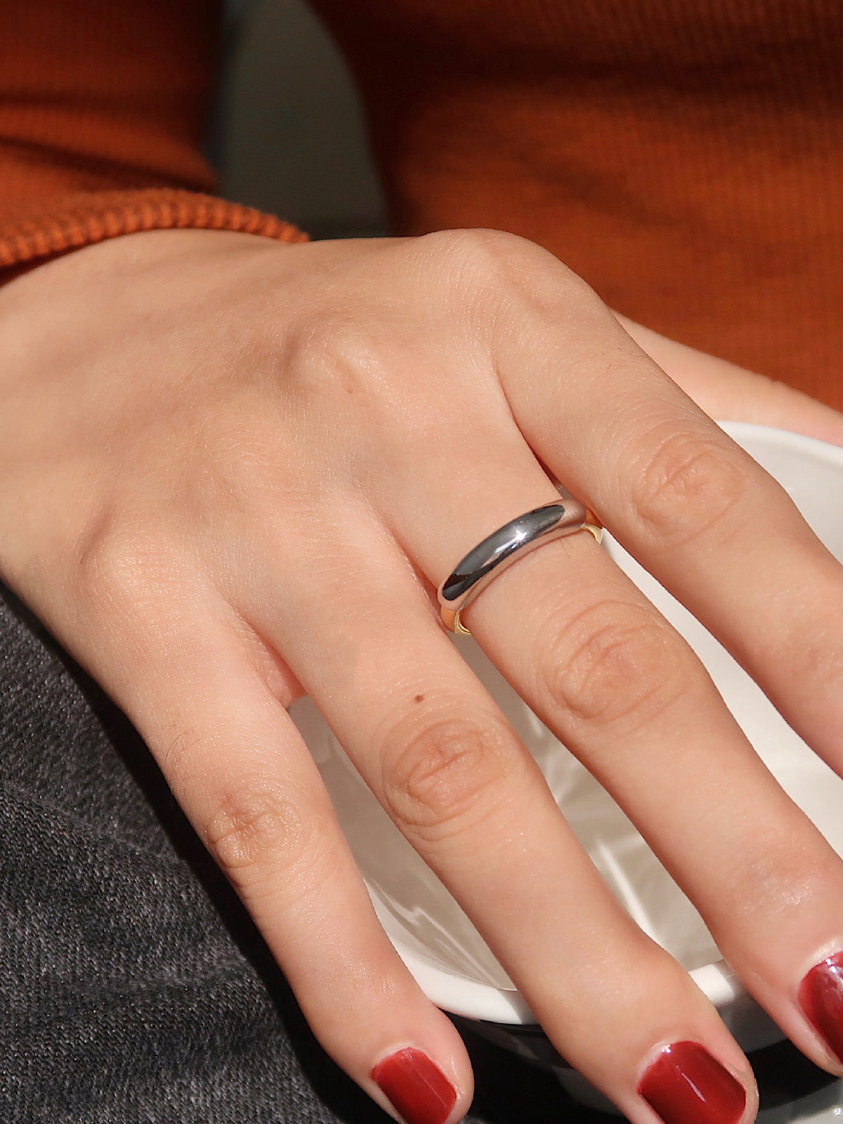 Laura | Glänzender Zwei-Ton-Hoop-Ring