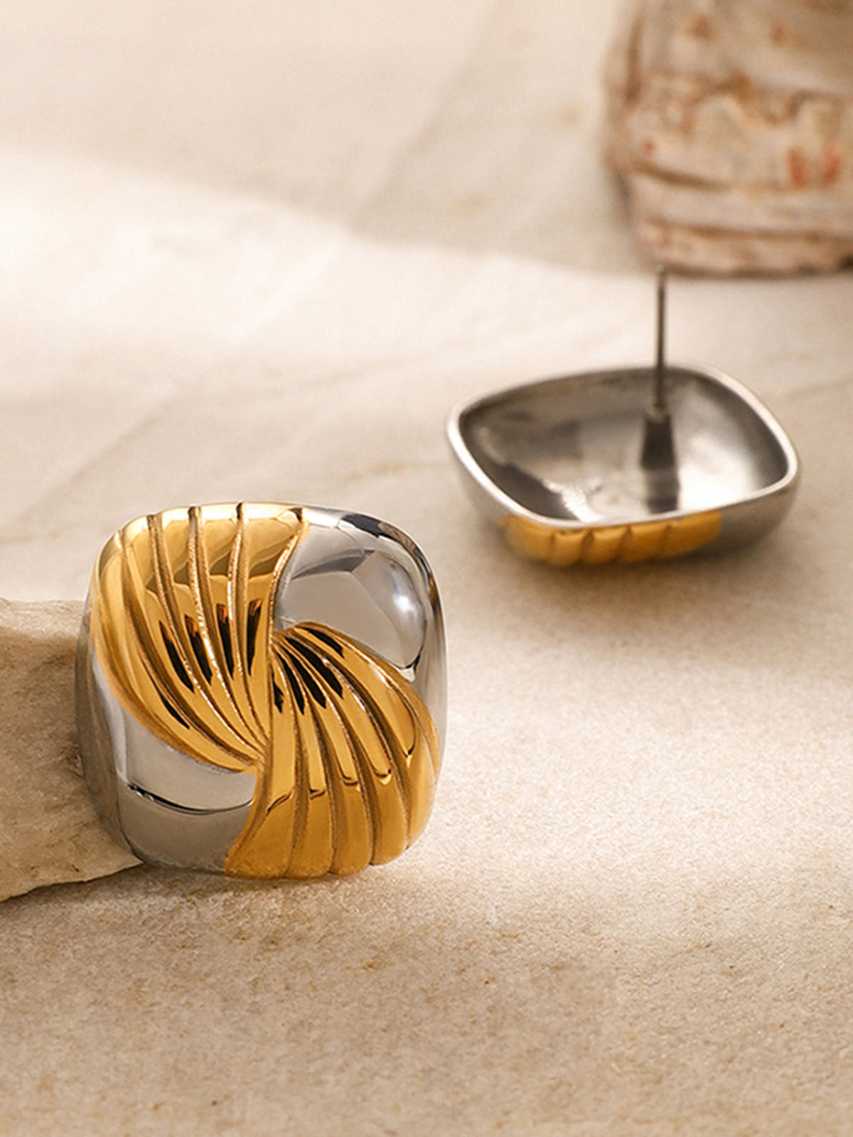 Emilia | Zweiseitige gewellte Ohrringe