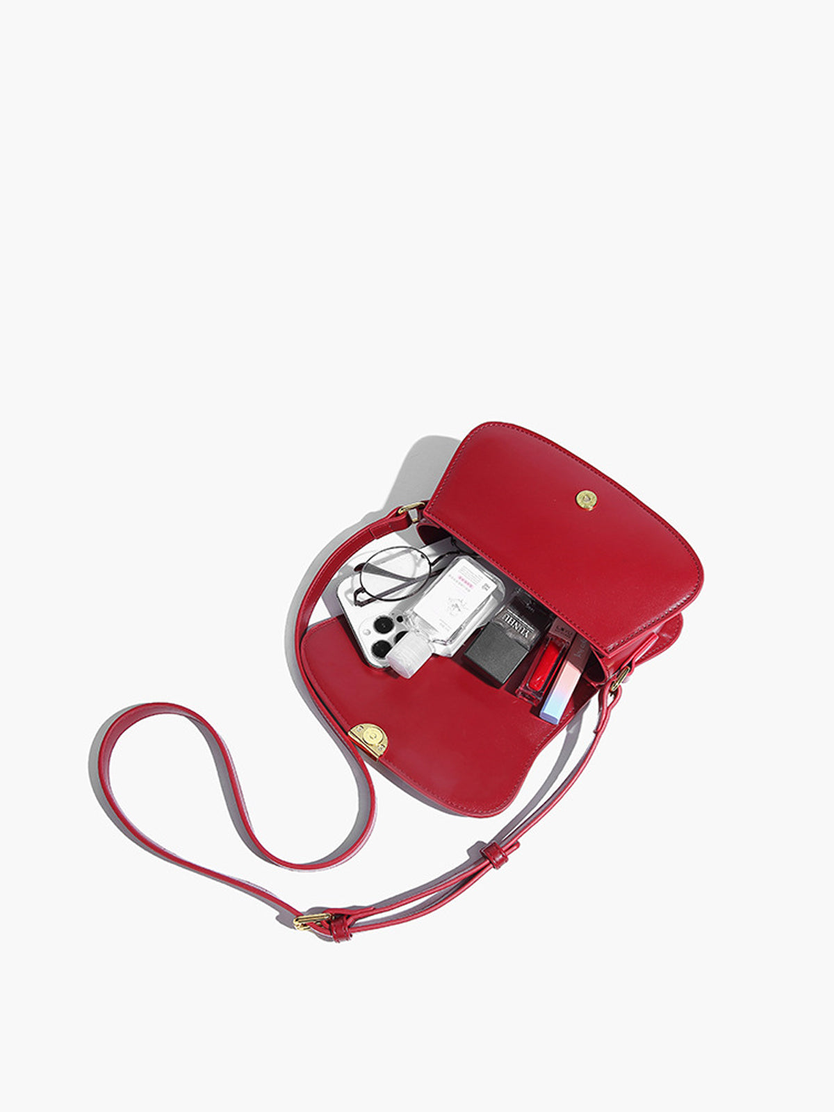 Elegante Begleiterin | Glänzende Crossbody Bag mit Soft Buckle