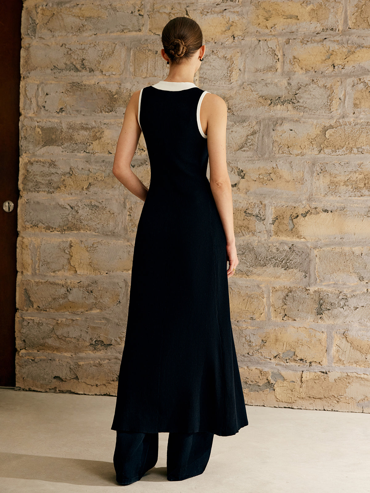 Sophie | Elegantes Maxikleid mit Kontrastbesatz und Knopf-Detail