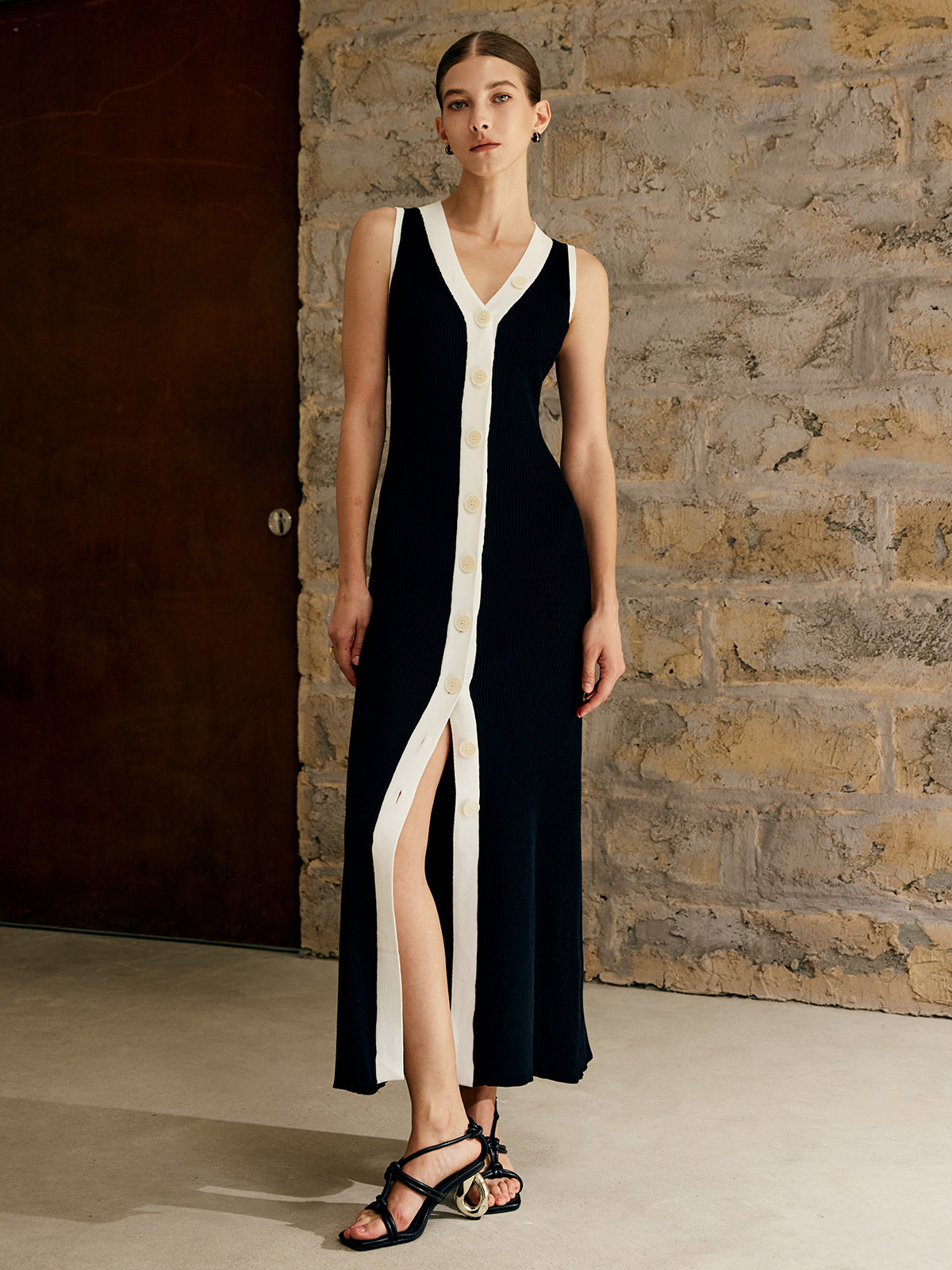 Sophie | Elegantes Maxikleid mit Kontrastbesatz und Knopf-Detail