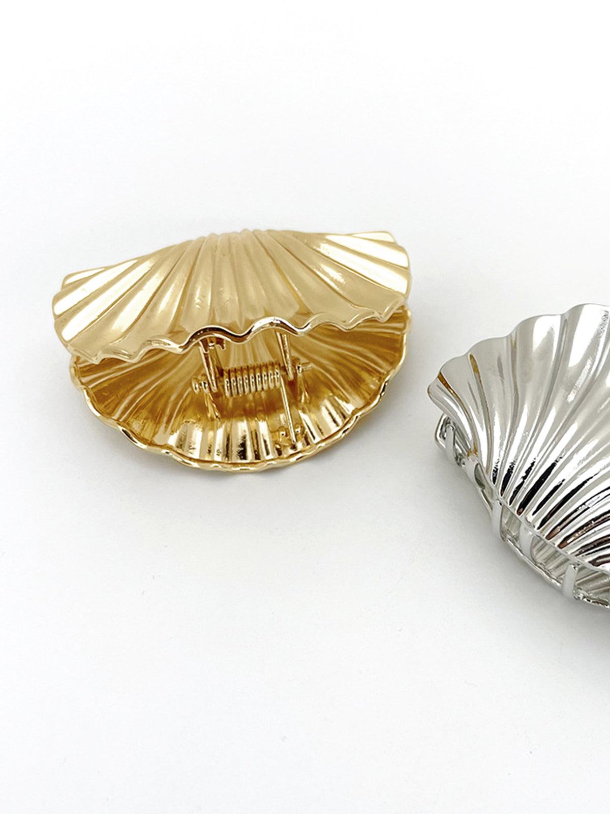 Clara | Elegante Goldene Muschel-Haarspange