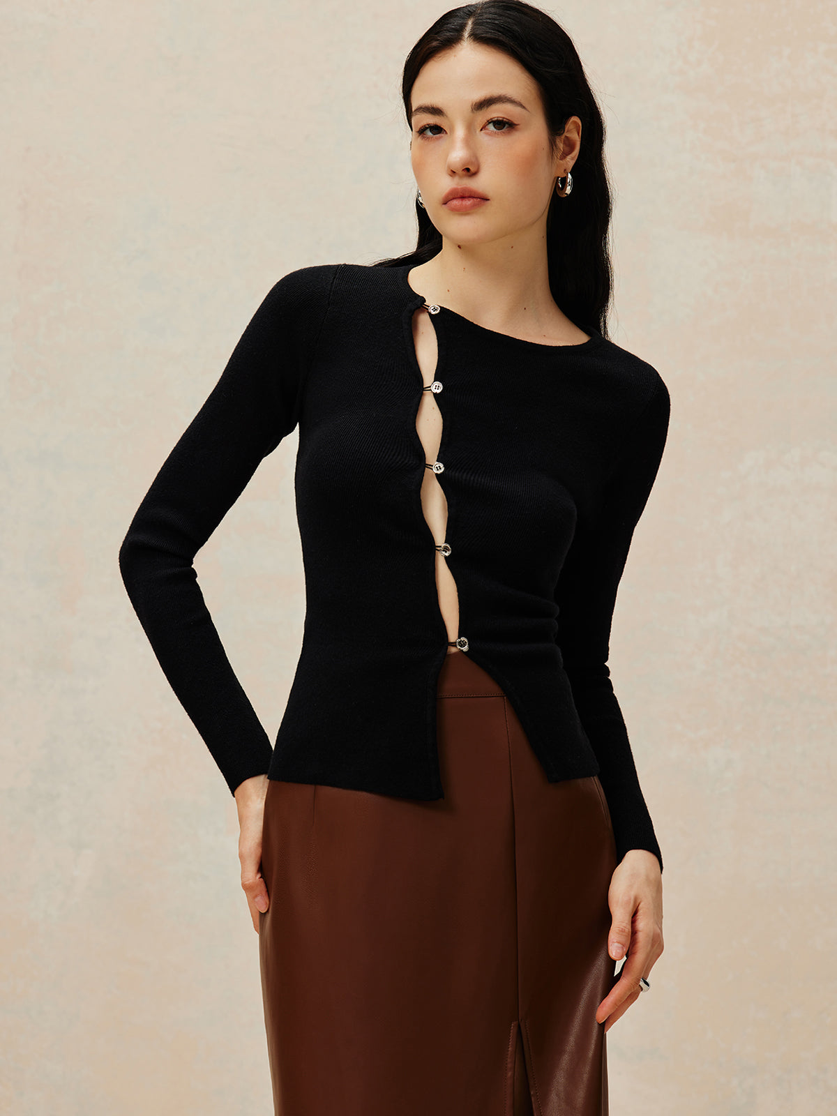 Mia | Asymmetrisches Knopfstricktop