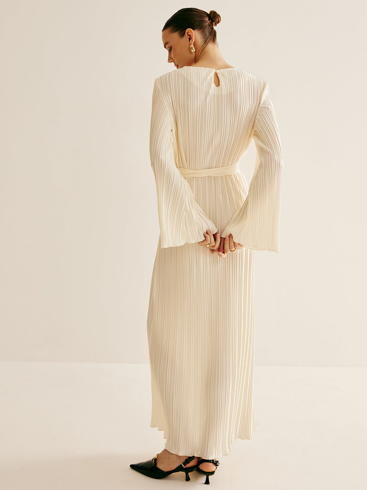 Clara | Minimalistisches Plisseekleid mit Gürtel