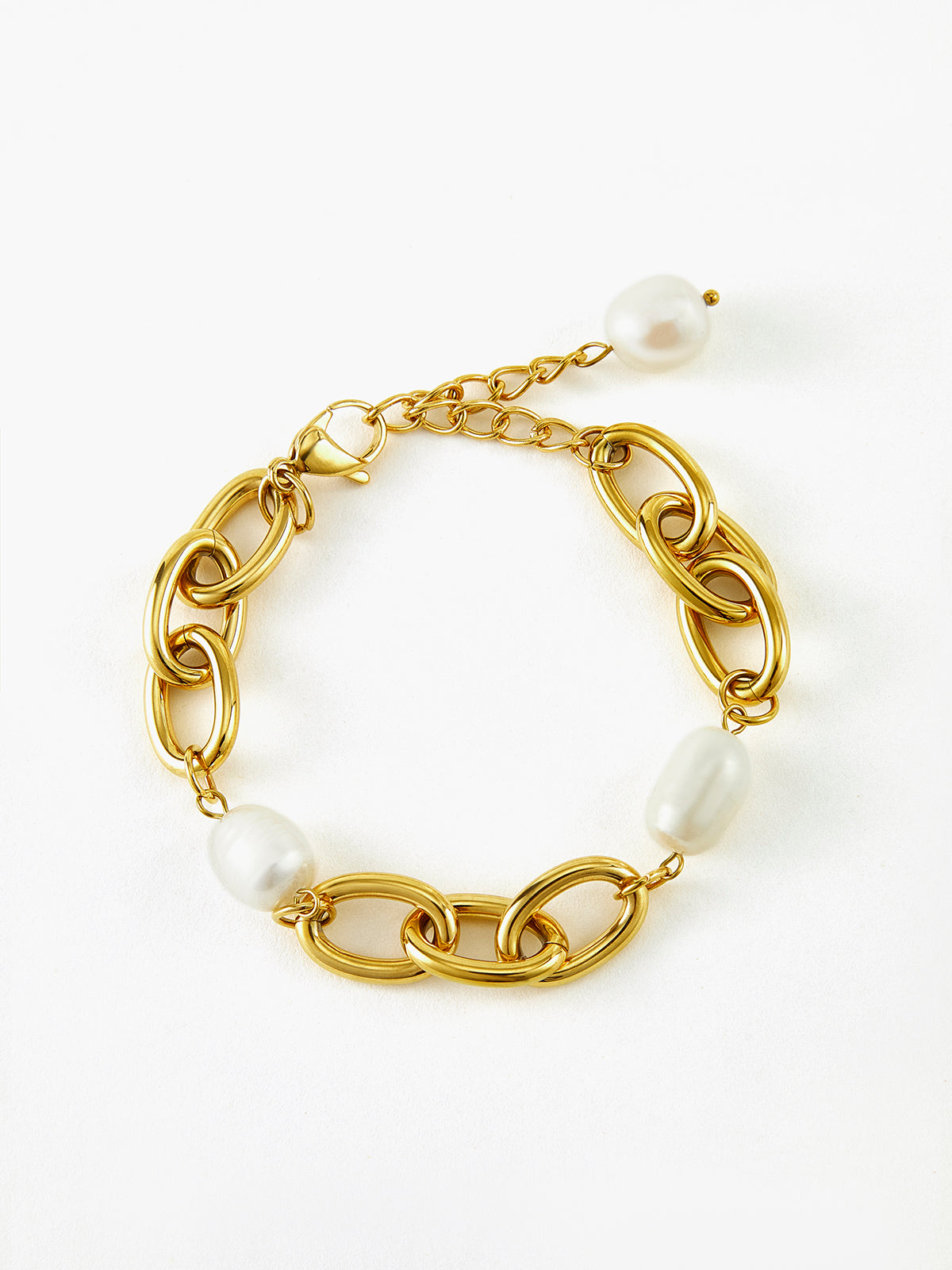 Clara | Elegantes Perlenarmband mit goldener Kette