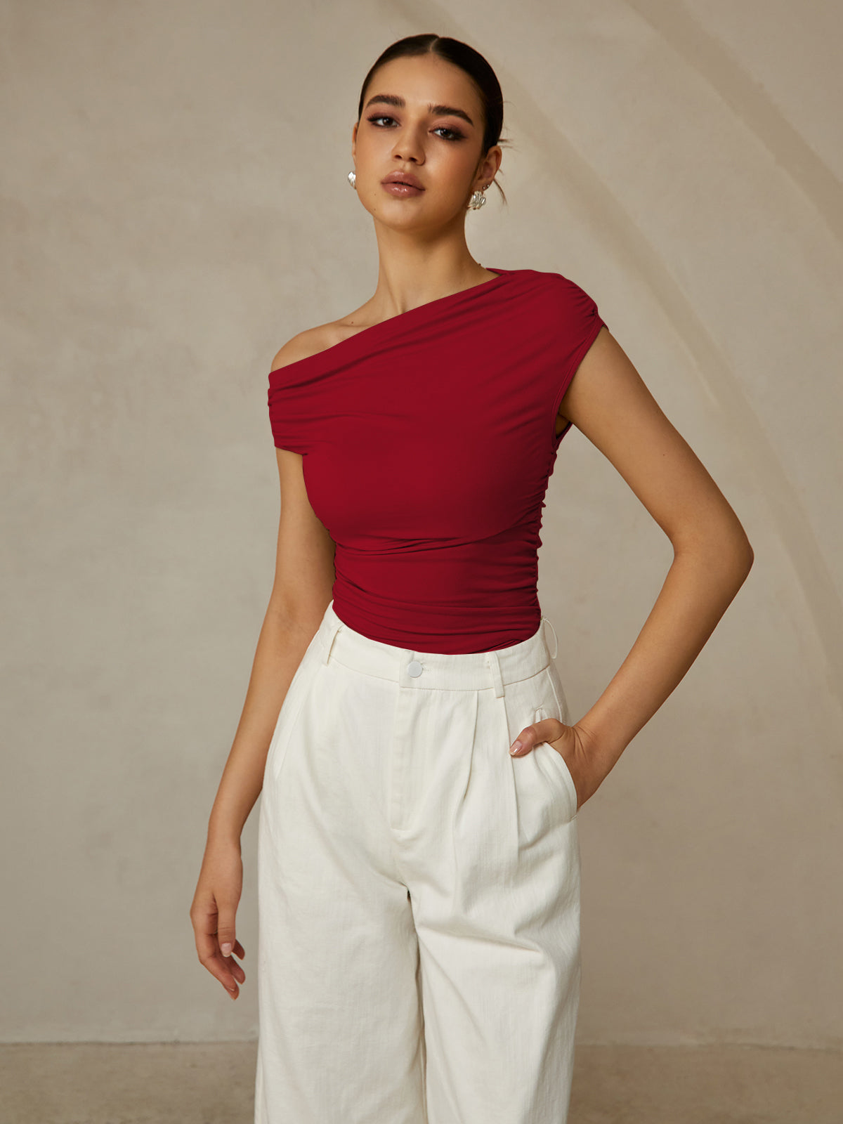Emilia | Ärmelloses T-Shirt mit asymmetrischem Ausschnitt