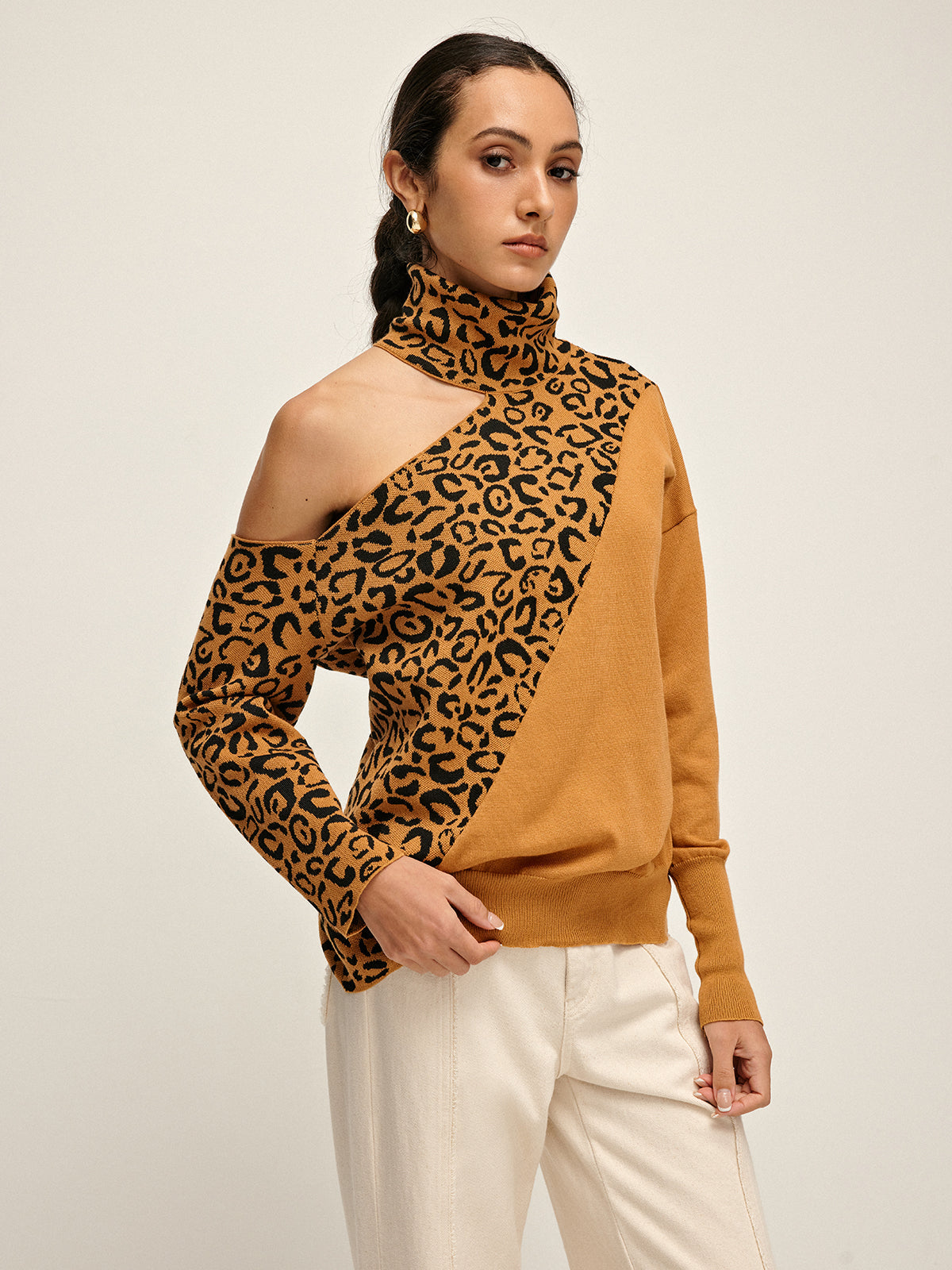 Emilia | Elegantes Turtleneck Cutout Leoparden Stricktop