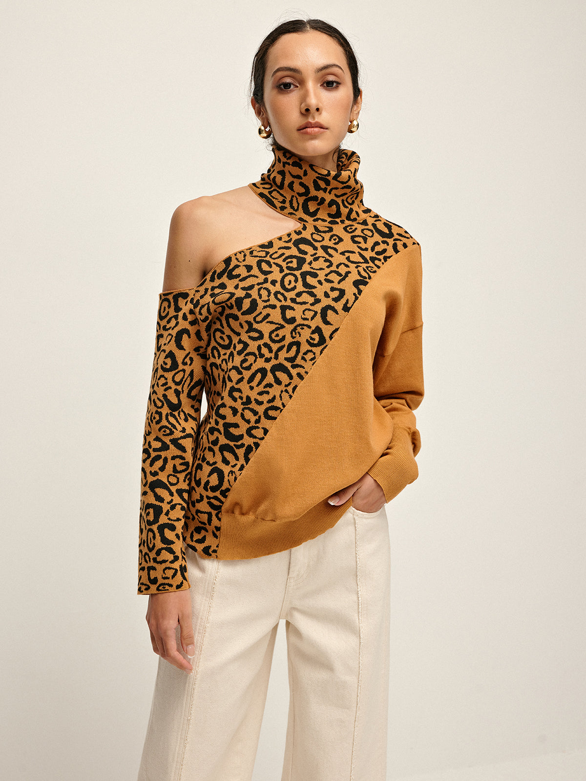 Emilia | Elegantes Turtleneck Cutout Leoparden Stricktop