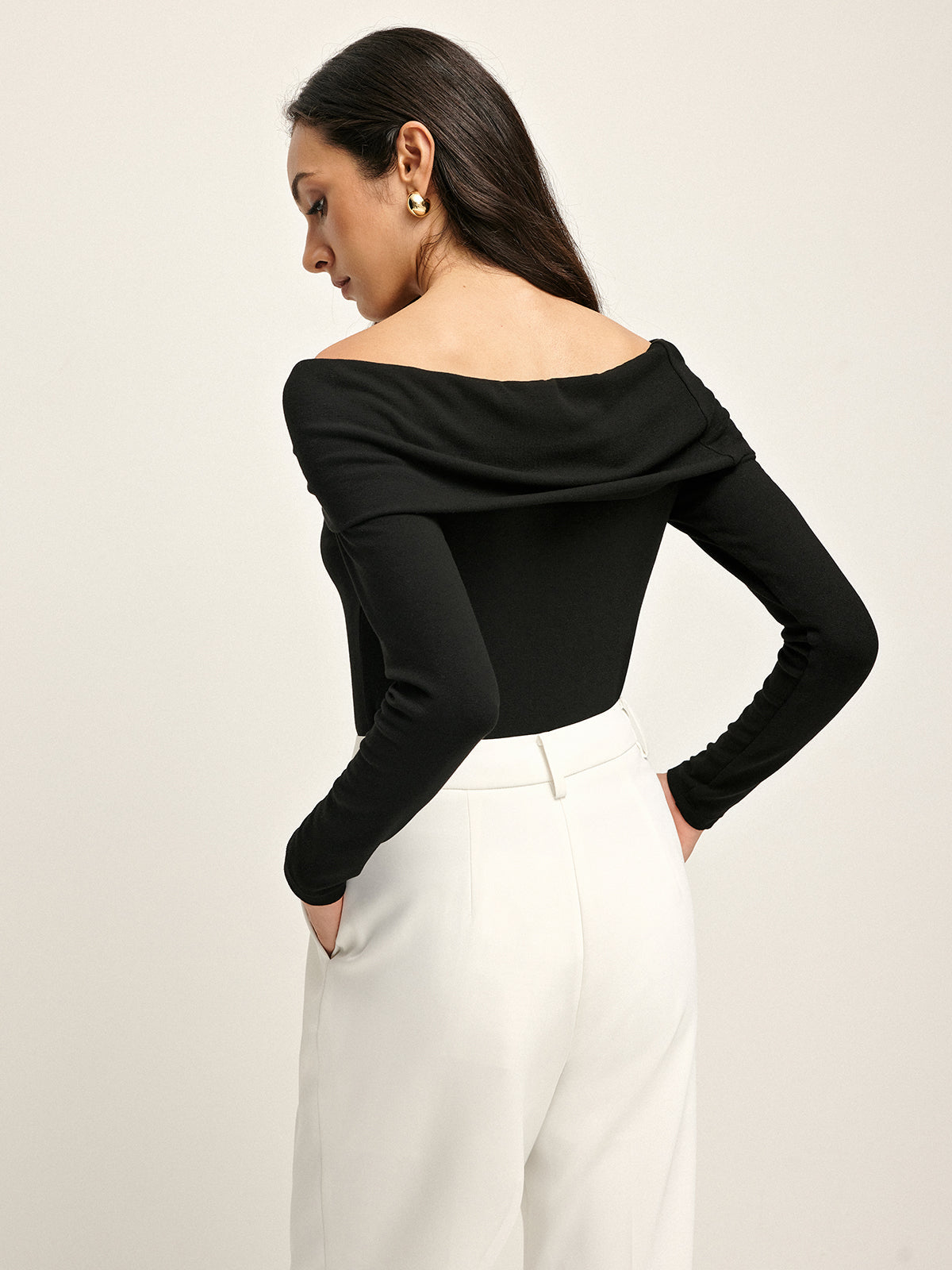 Anja | Plissierte Bluse mit schulterfreiem Design
