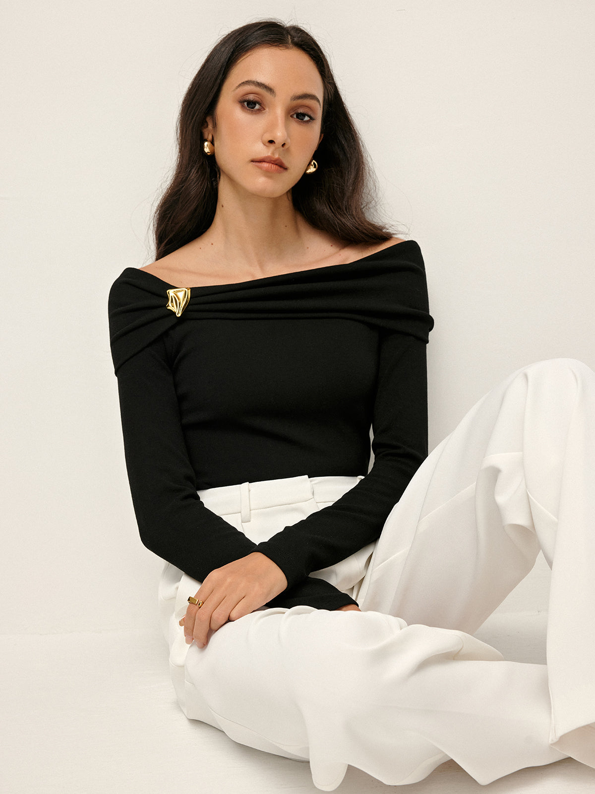 Anja | Plissierte Bluse mit schulterfreiem Design