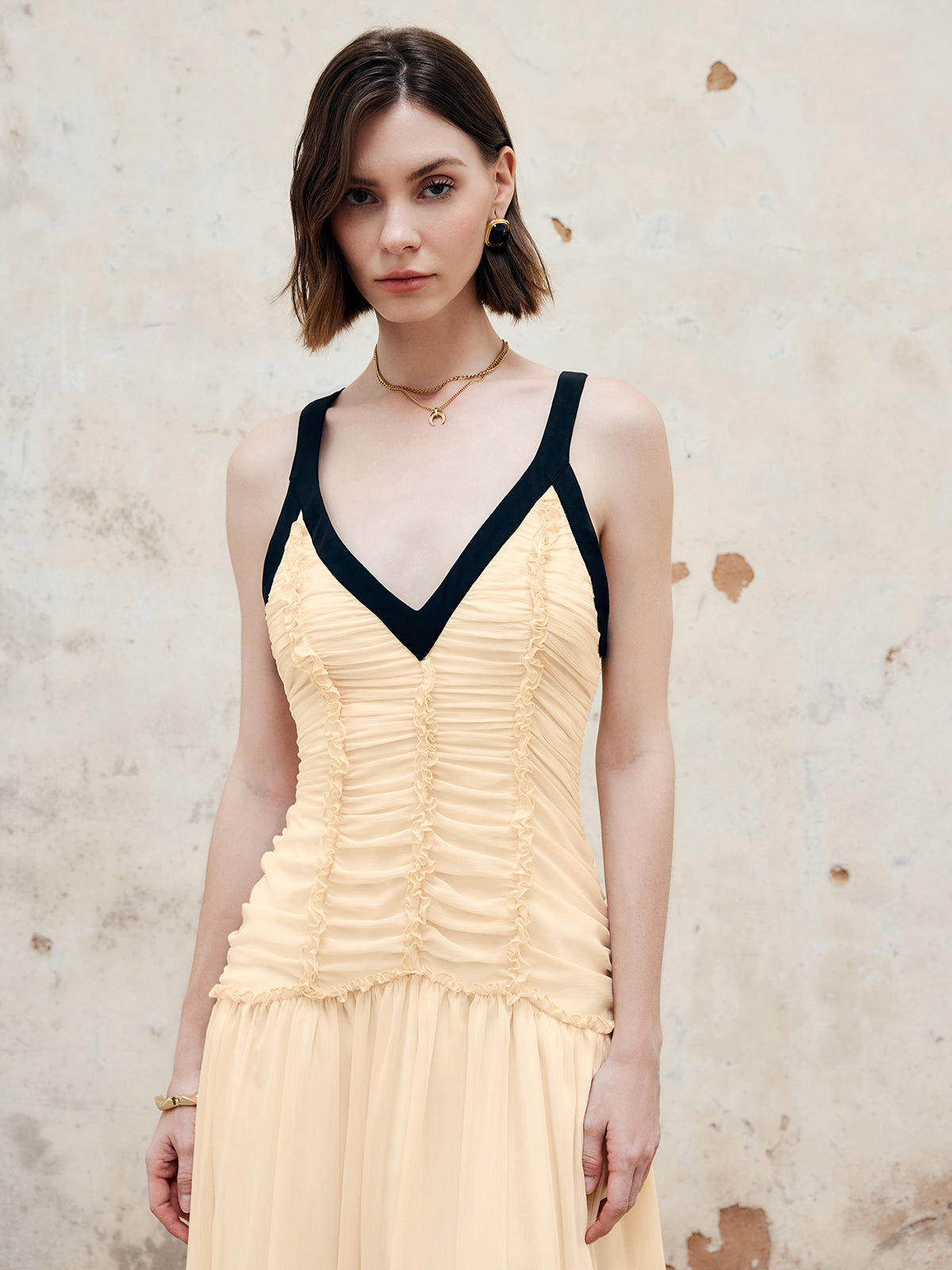 Clara | Faltenmaxikleid mit Kontrastbesatz